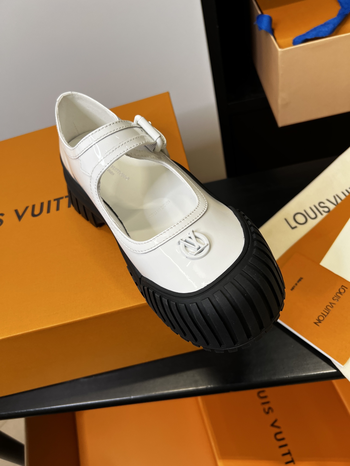 LV A貨白色厚底瑪莉珍鞋時尚女鞋韓系穿搭優雅氣質推薦｜歐美奢侈品精品推薦