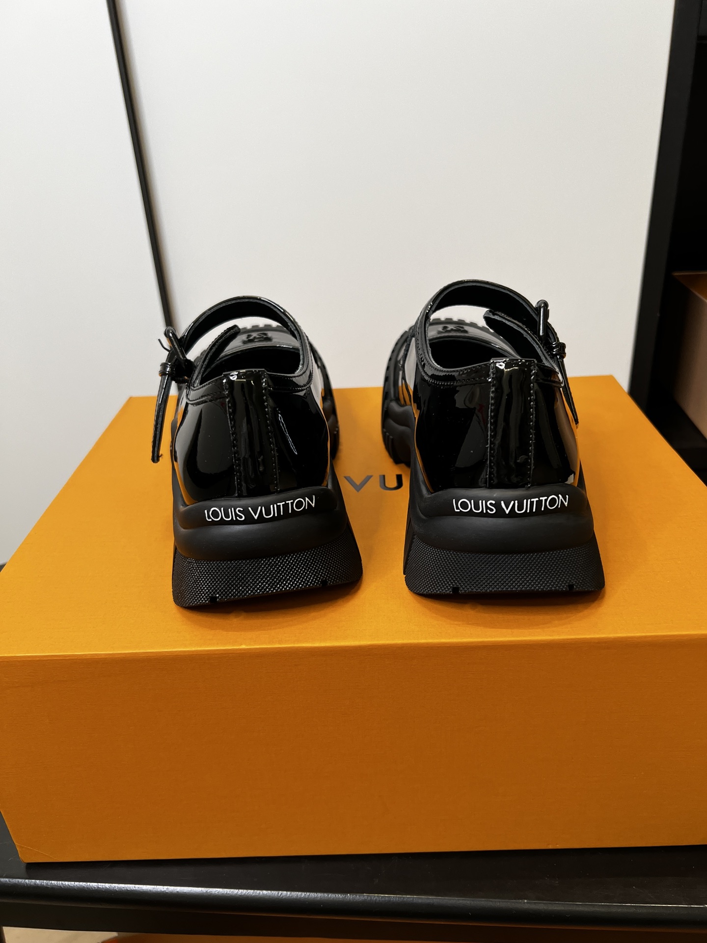 LV高仿黑色厚底瑪莉珍鞋女款時尚鞋履潮流穿搭必備款｜歐美奢侈品精品推薦