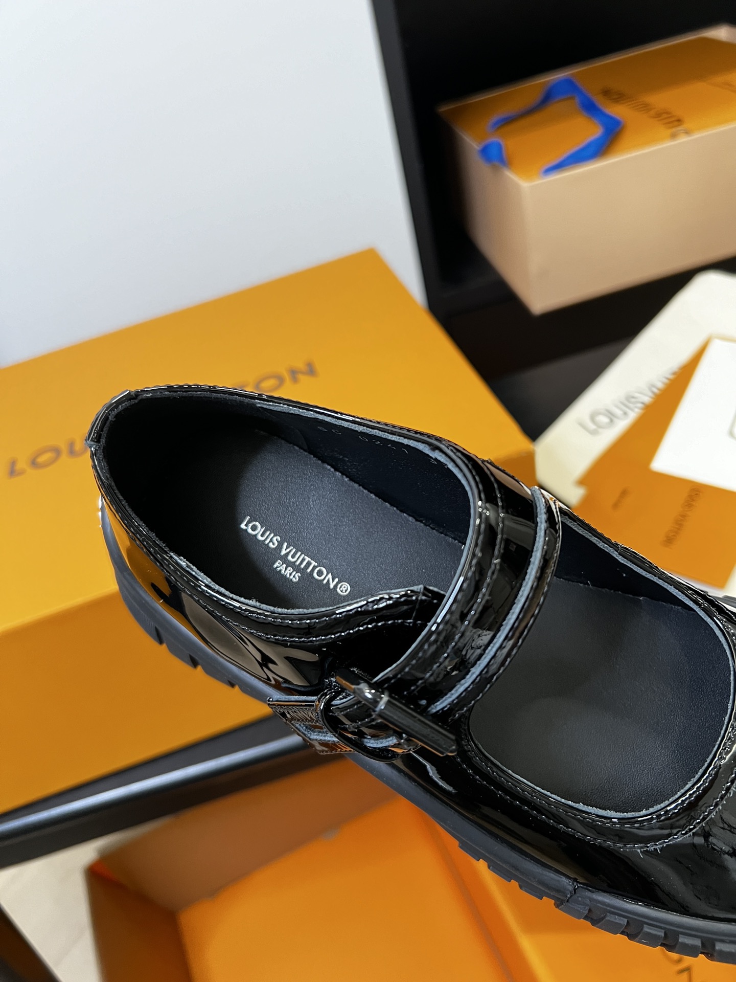 LV高仿黑色厚底瑪莉珍鞋女款時尚鞋履潮流穿搭必備款｜歐美奢侈品精品推薦