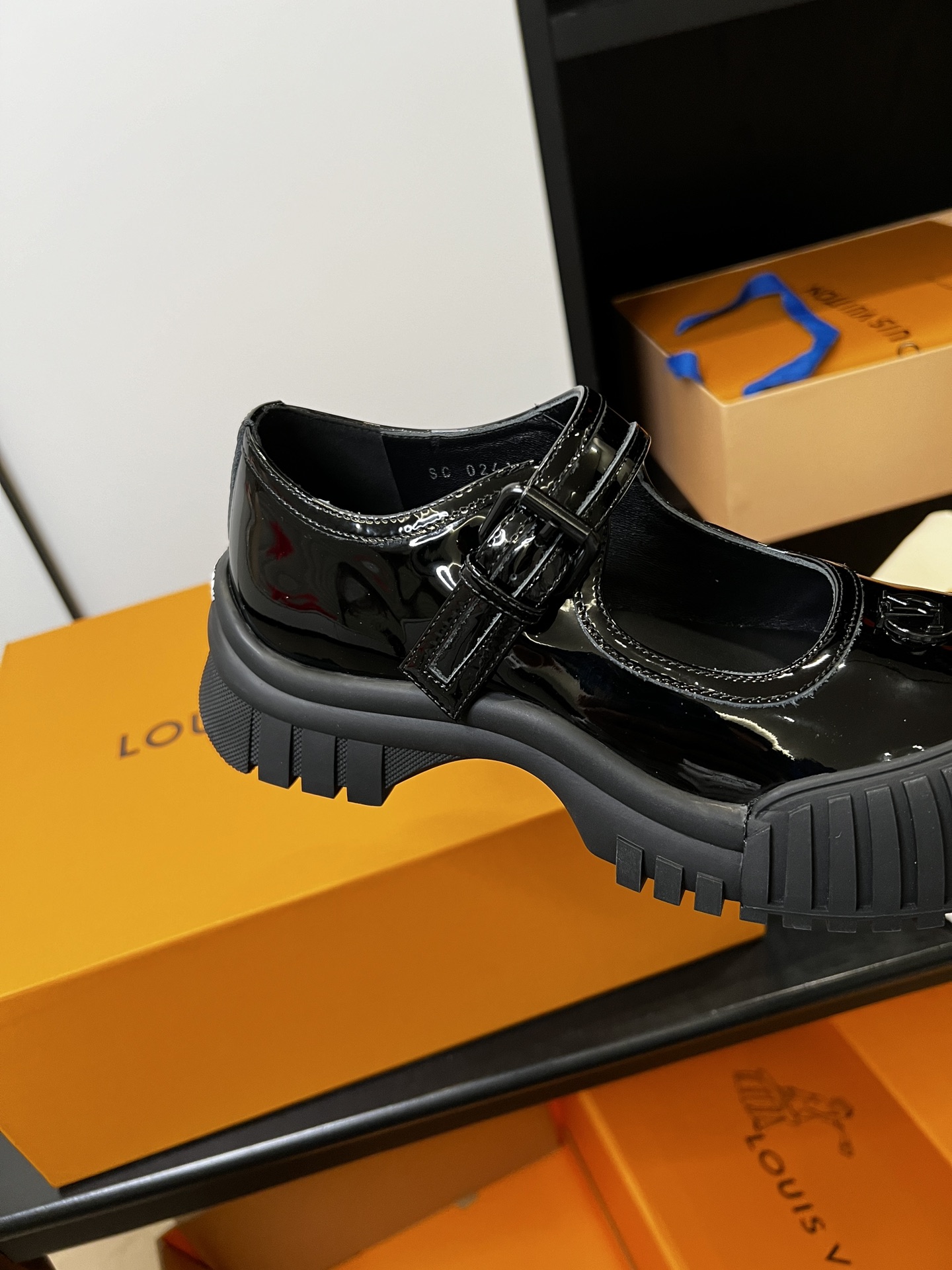 LV高仿黑色厚底瑪莉珍鞋女款時尚鞋履潮流穿搭必備款｜歐美奢侈品精品推薦