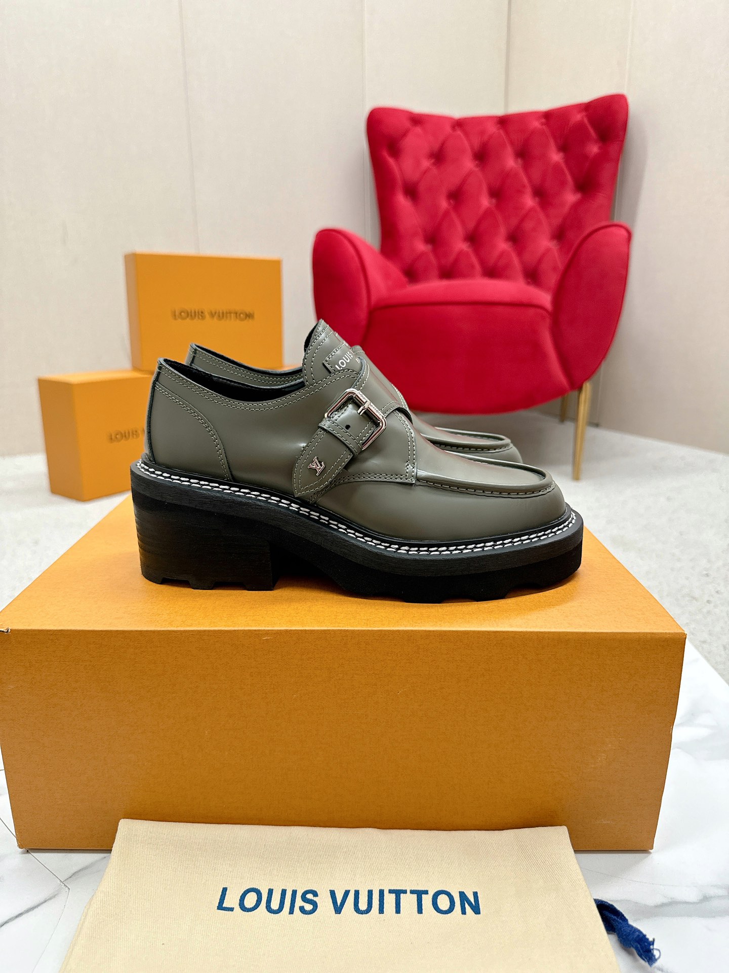 LV一比一墨綠亮皮樂福鞋時尚百搭厚底增高復古樂福鞋｜歐美奢侈品精品推薦