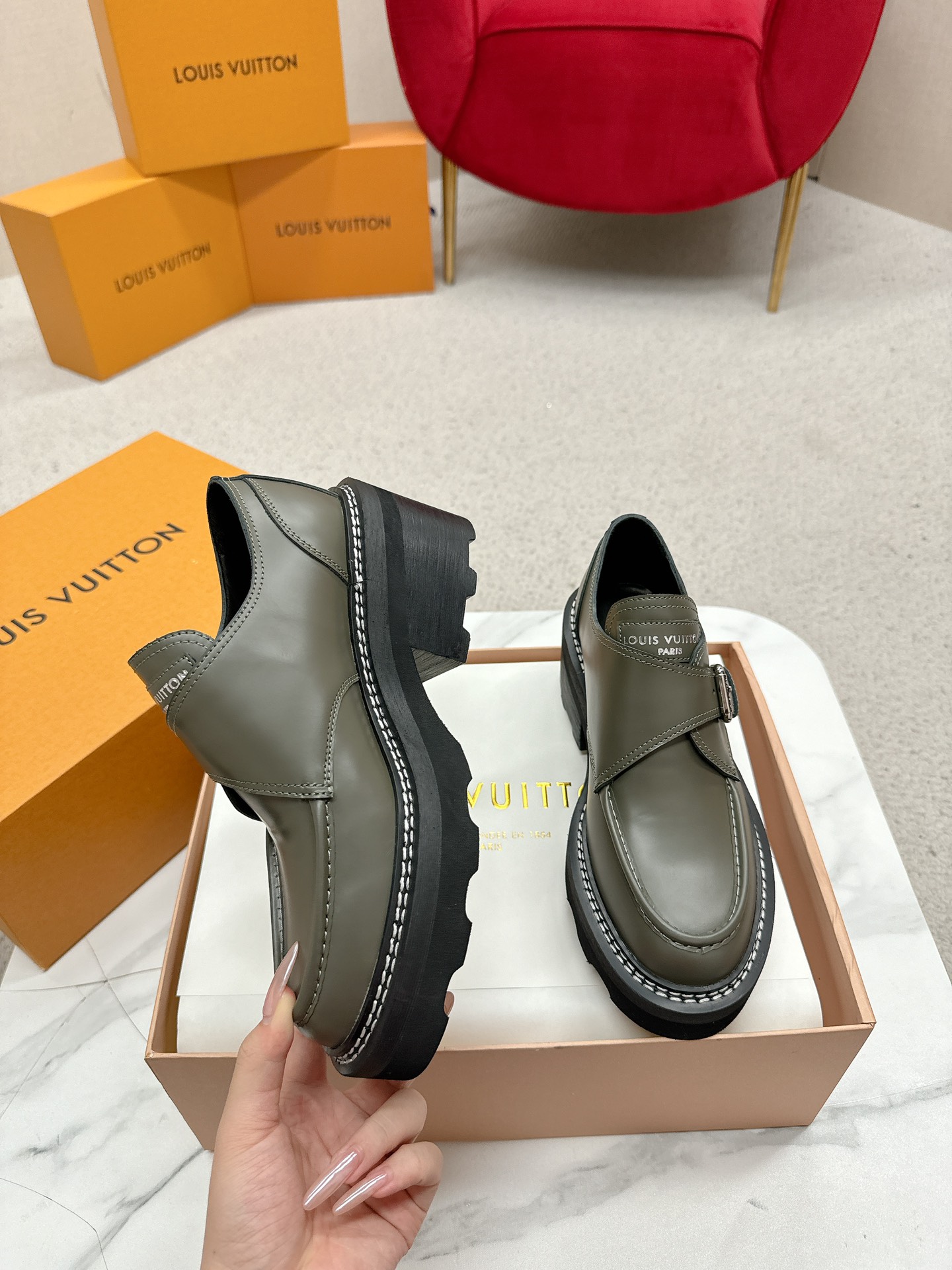 LV一比一墨綠亮皮樂福鞋時尚百搭厚底增高復古樂福鞋｜歐美奢侈品精品推薦