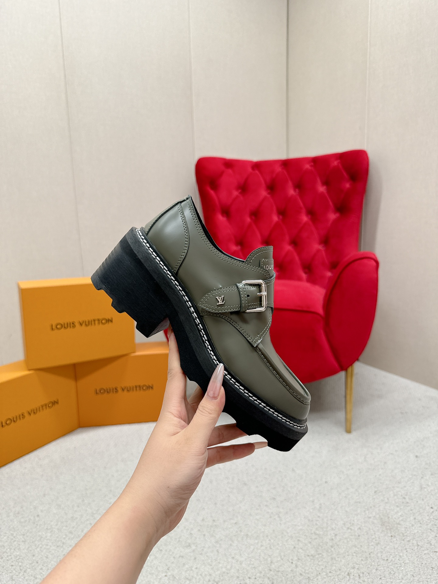 LV一比一墨綠亮皮樂福鞋時尚百搭厚底增高復古樂福鞋｜歐美奢侈品精品推薦