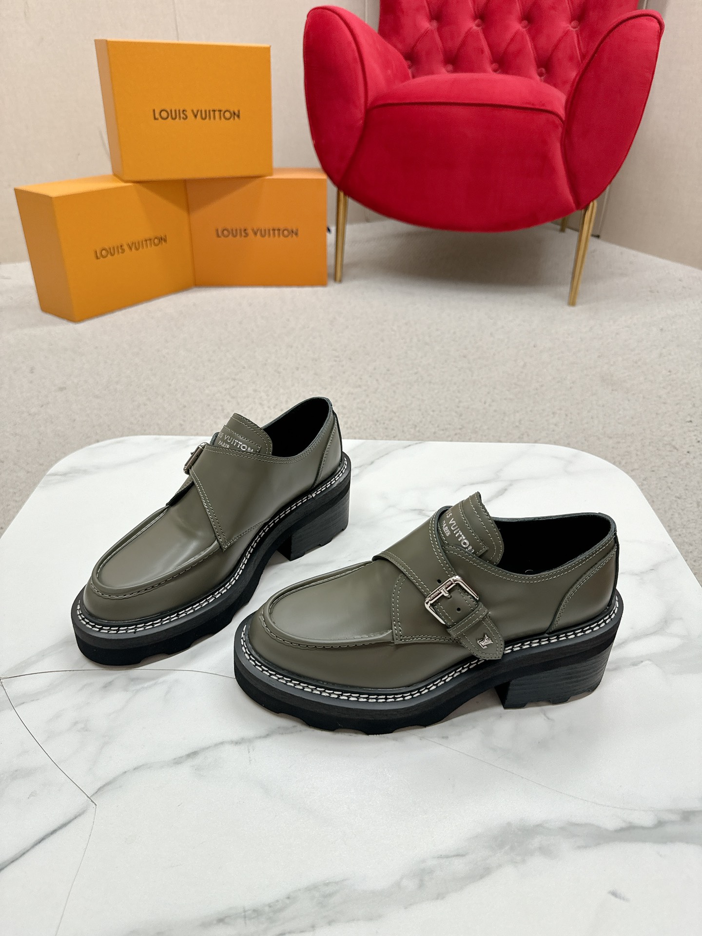 LV一比一墨綠亮皮樂福鞋時尚百搭厚底增高復古樂福鞋｜歐美奢侈品精品推薦