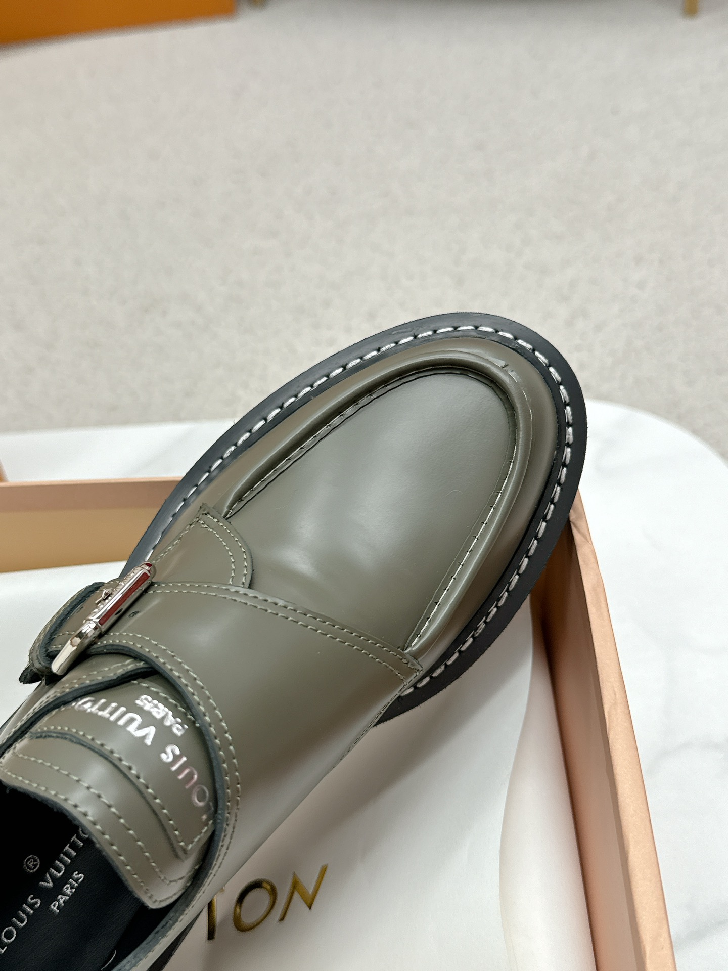 LV一比一墨綠亮皮樂福鞋時尚百搭厚底增高復古樂福鞋｜歐美奢侈品精品推薦