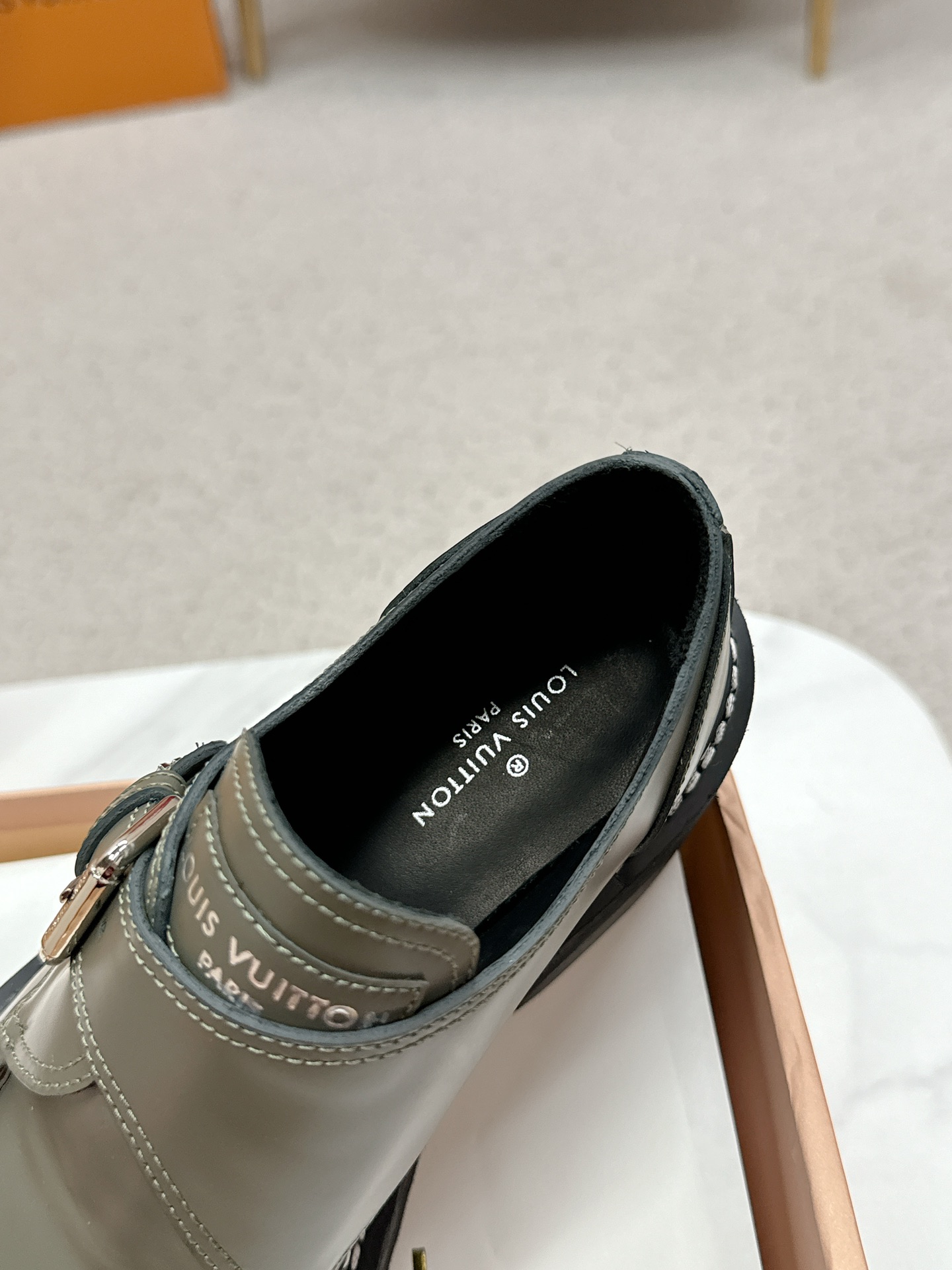 LV一比一墨綠亮皮樂福鞋時尚百搭厚底增高復古樂福鞋｜歐美奢侈品精品推薦