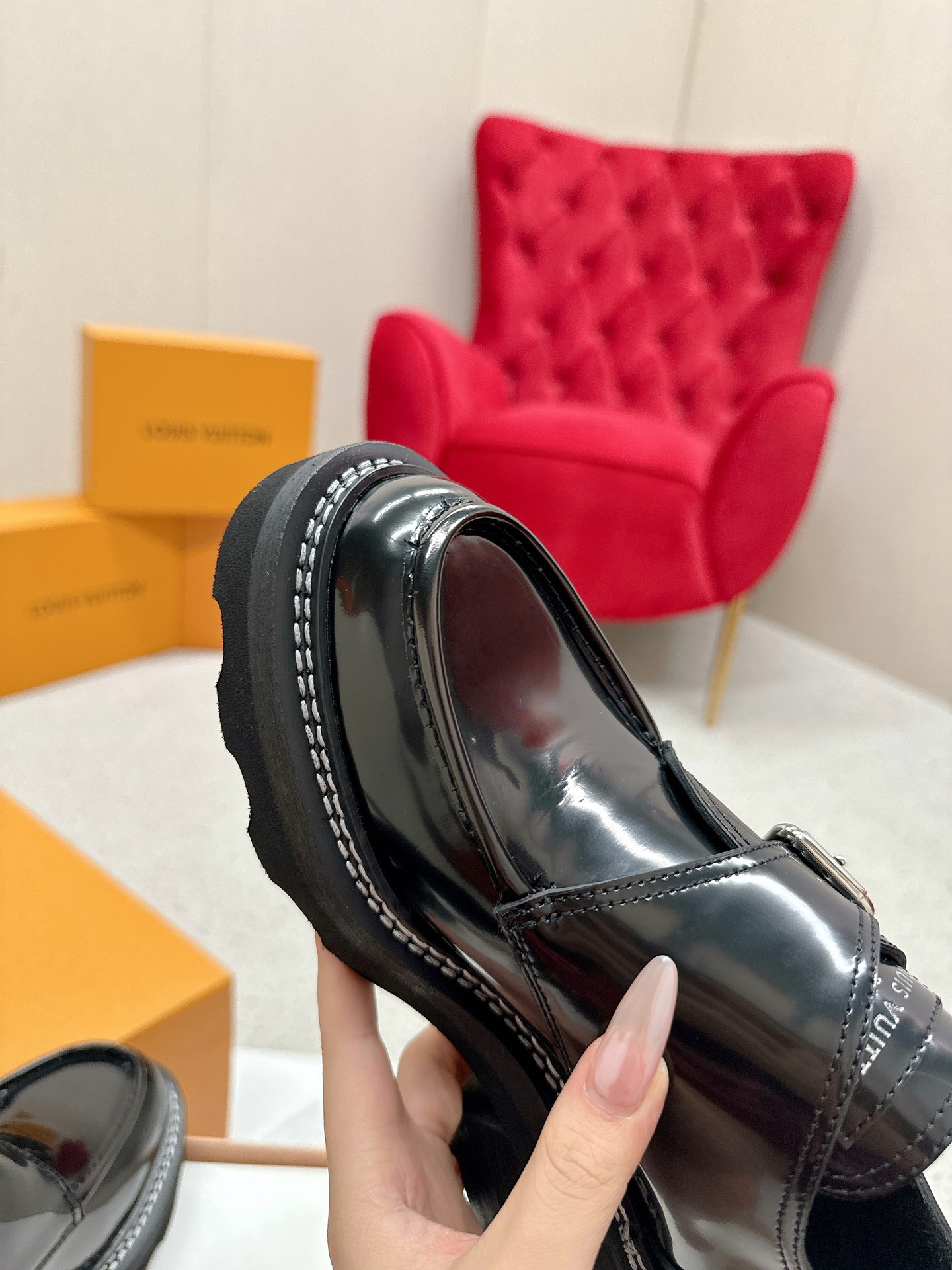 LV一比一黑色亮皮樂福鞋優雅增高厚底復古百搭樂福鞋款｜歐美奢侈品精品推薦