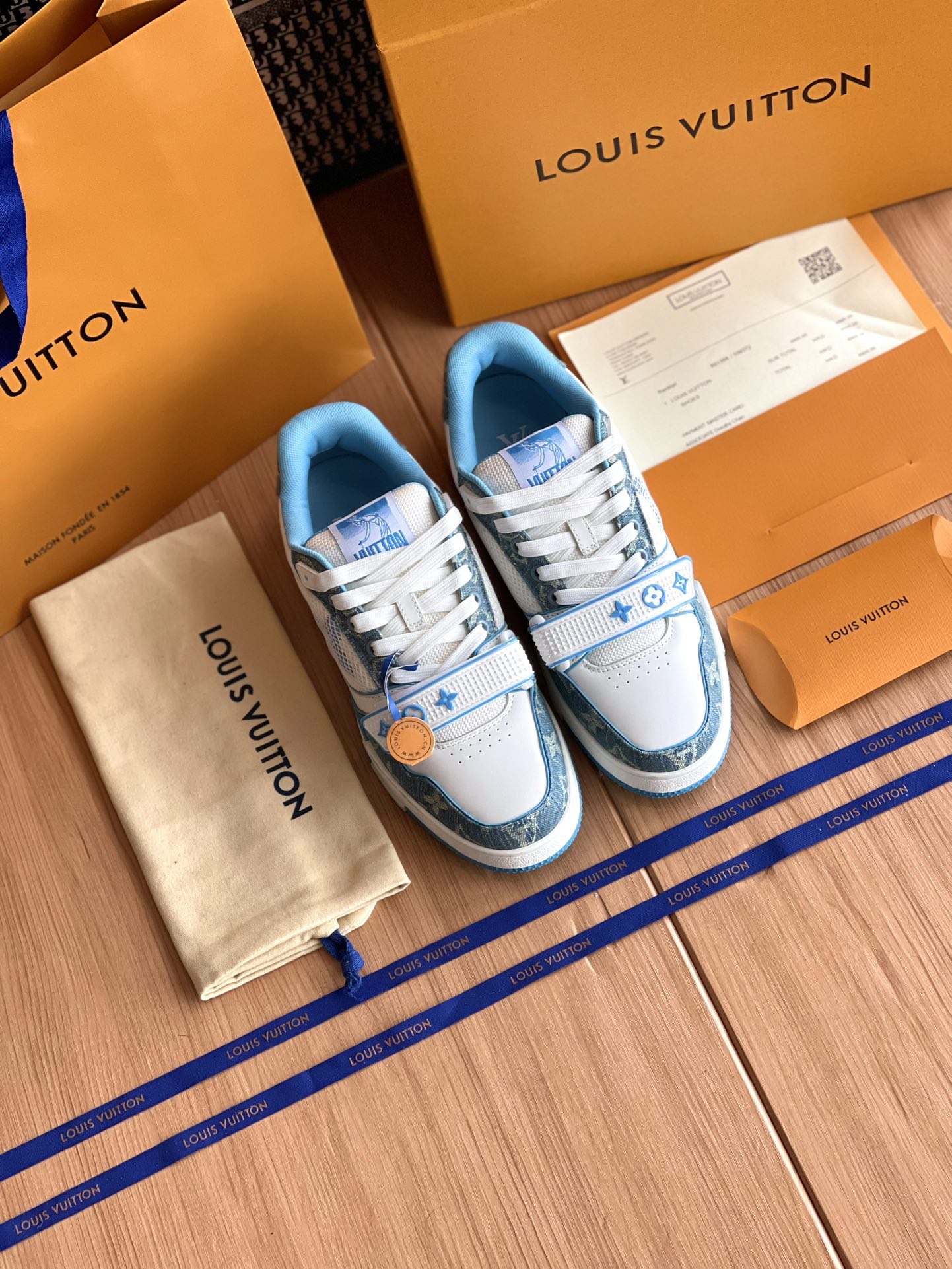 LV高仿藍色運動鞋LV Trainer藍白配色潮流男女款休閒鞋推薦｜歐美奢侈品精品推薦