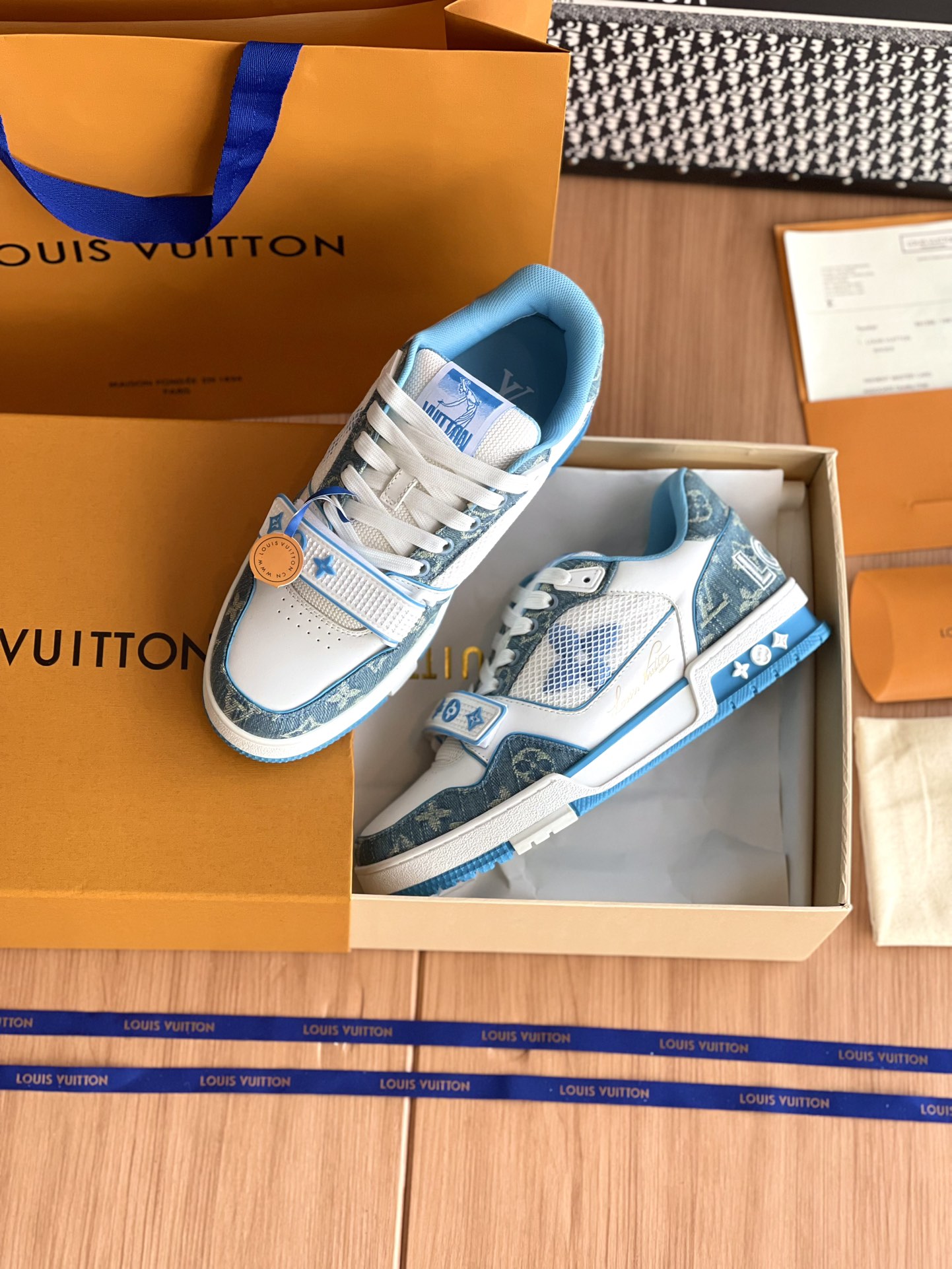LV高仿藍色運動鞋LV Trainer藍白配色潮流男女款休閒鞋推薦｜歐美奢侈品精品推薦