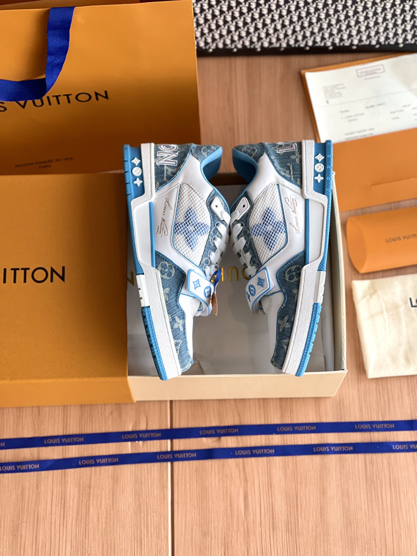 LV高仿藍色運動鞋LV Trainer藍白配色潮流男女款休閒鞋推薦｜歐美奢侈品精品推薦