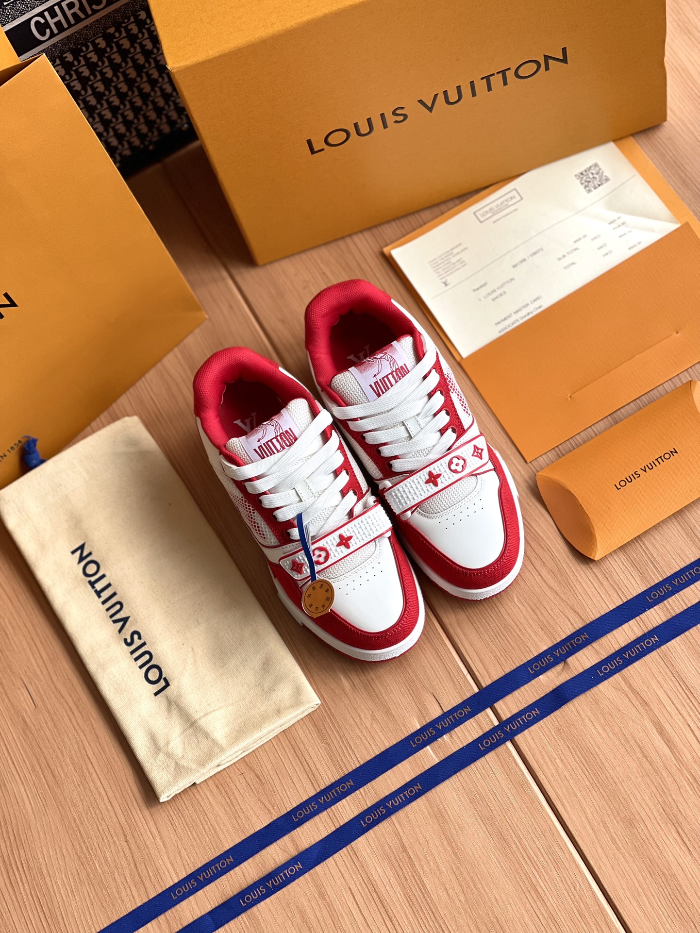 LV高仿紅色運動鞋LV Trainer紅白配色時尚百搭男女款潮鞋推薦｜歐美奢侈品精品推薦