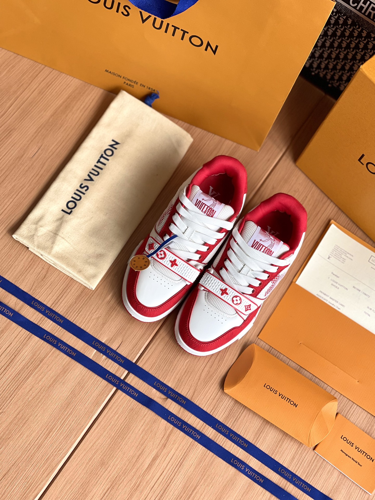 LV高仿紅色運動鞋LV Trainer紅白配色時尚百搭男女款潮鞋推薦｜歐美奢侈品精品推薦