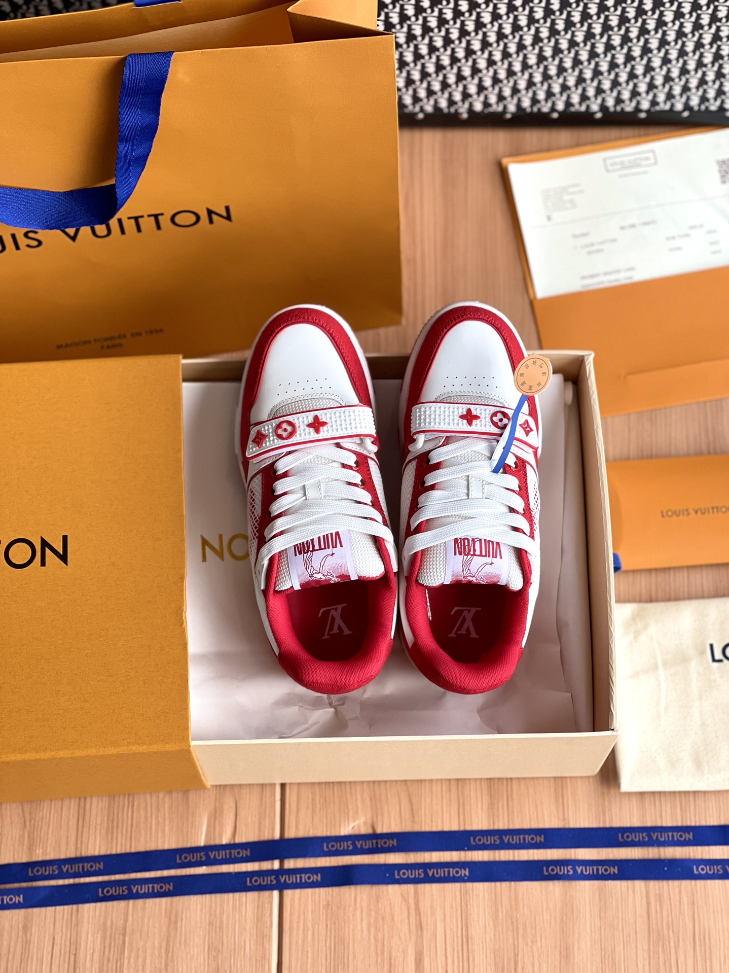 LV高仿紅色運動鞋LV Trainer紅白配色時尚百搭男女款潮鞋推薦｜歐美奢侈品精品推薦