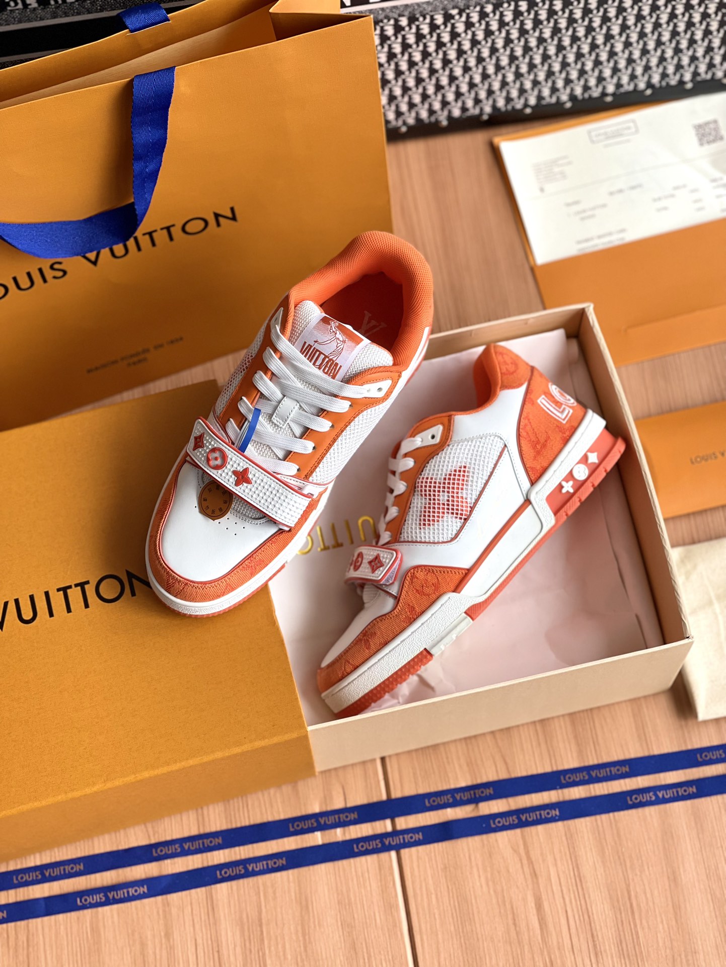 LV A貨橘色運動鞋LV Trainer橘白配色休閒百搭男女時尚鞋款