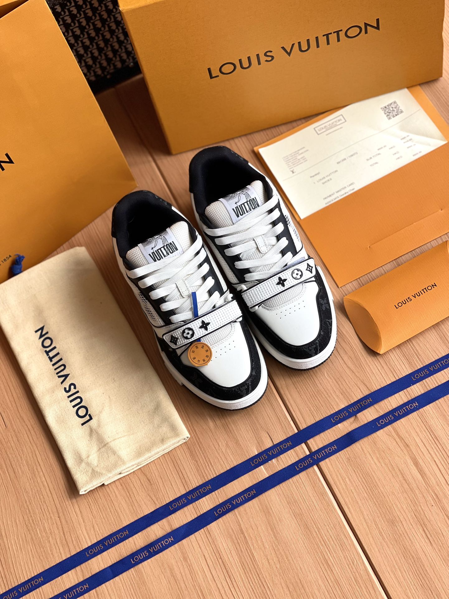 LV高仿黑白運動鞋LV Trainer潮鞋百搭休閒鞋時尚男女款推薦｜歐美奢侈品精品推薦