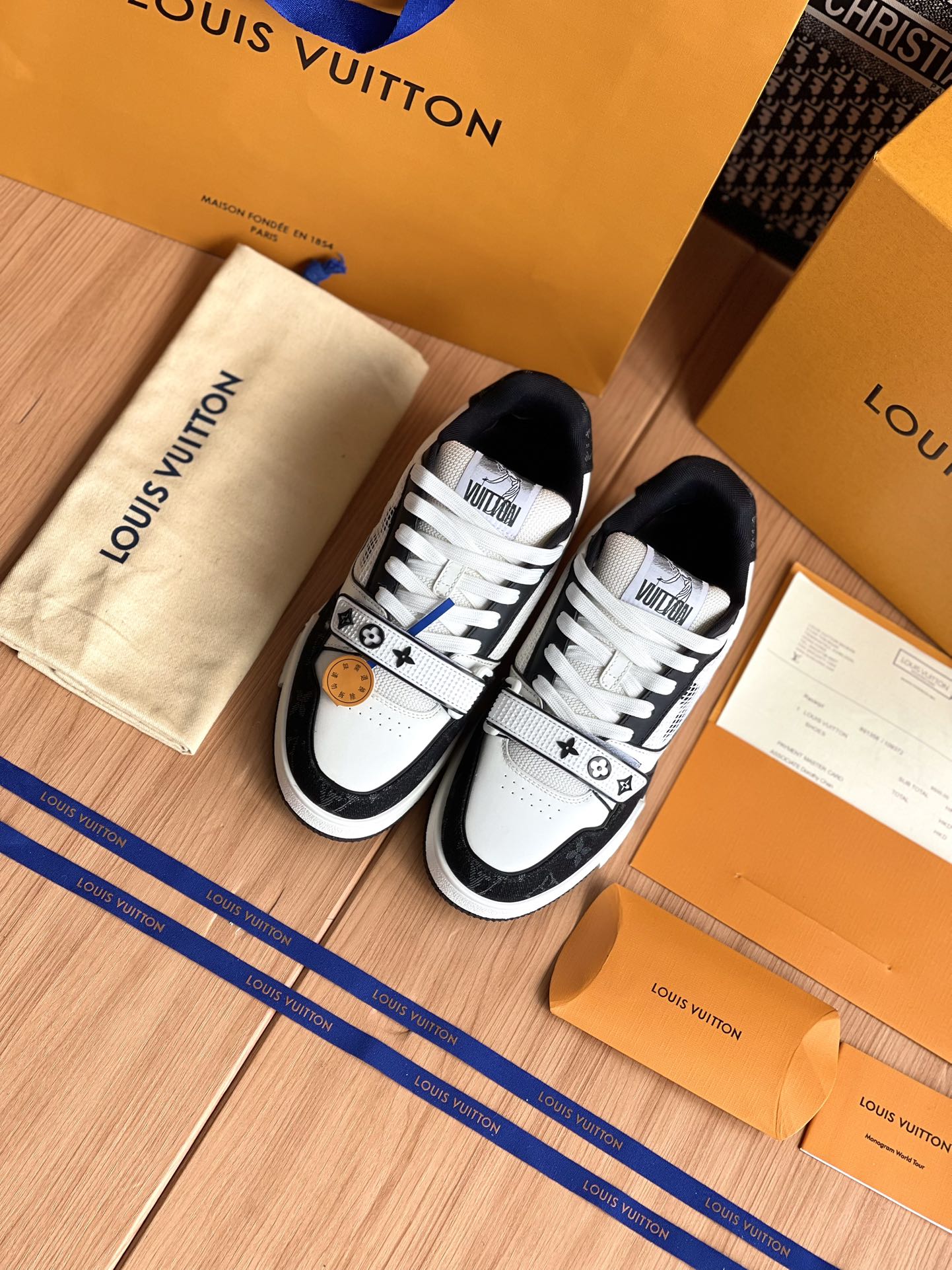 LV高仿黑白運動鞋LV Trainer潮鞋百搭休閒鞋時尚男女款推薦｜歐美奢侈品精品推薦