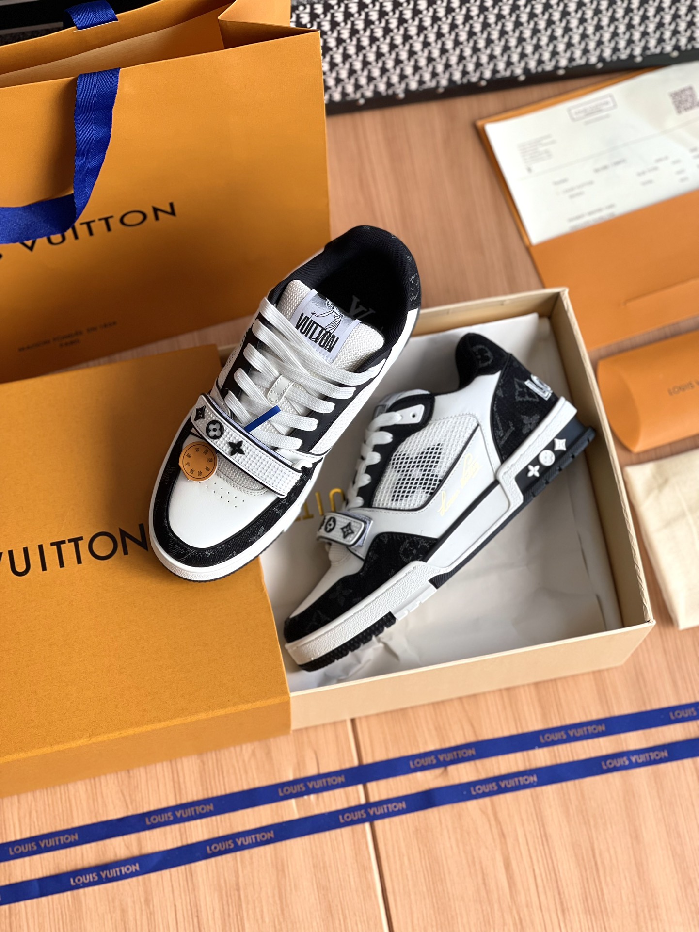 LV高仿黑白運動鞋LV Trainer潮鞋百搭休閒鞋時尚男女款推薦｜歐美奢侈品精品推薦