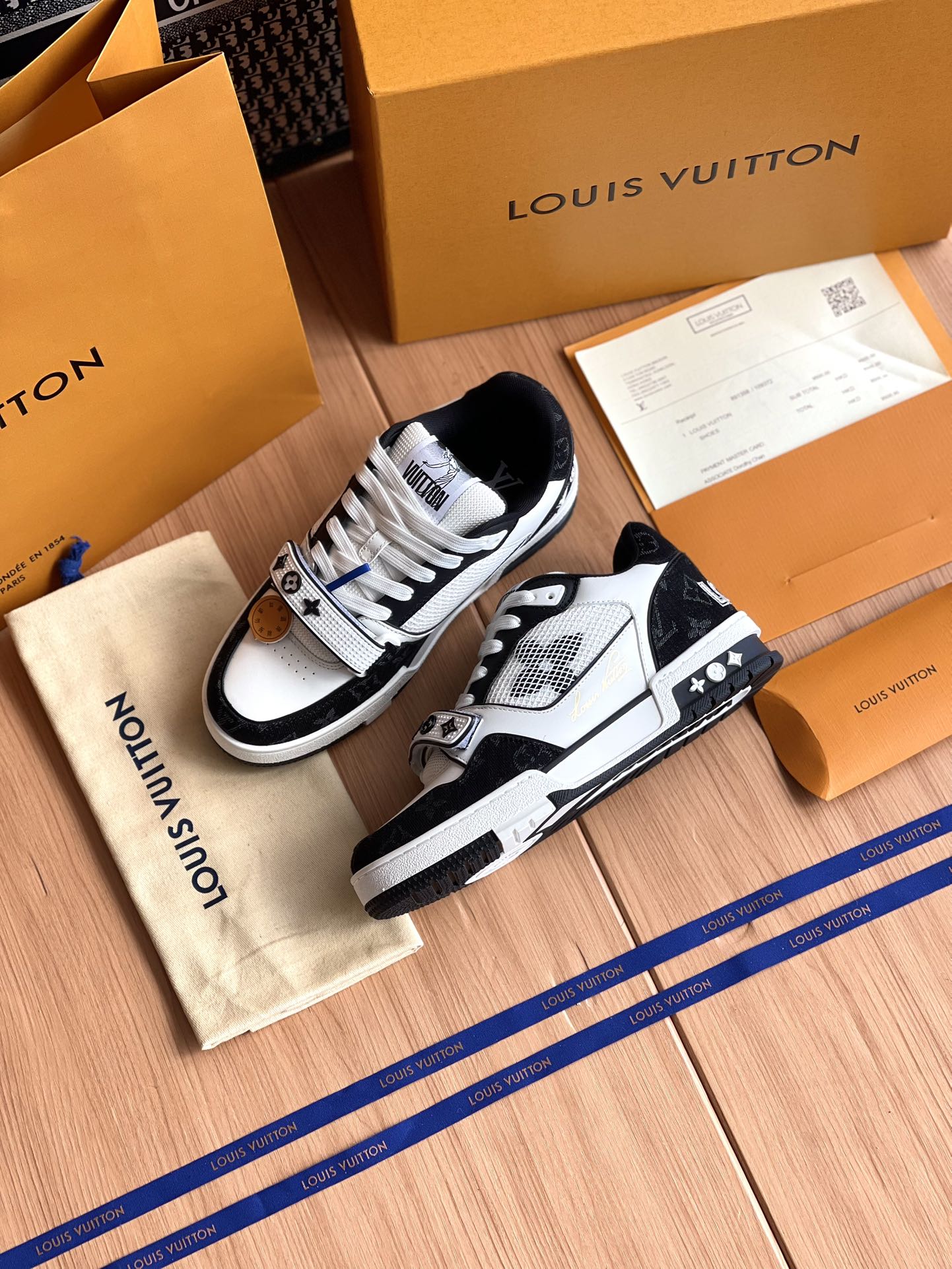 LV高仿黑白運動鞋LV Trainer潮鞋百搭休閒鞋時尚男女款推薦｜歐美奢侈品精品推薦