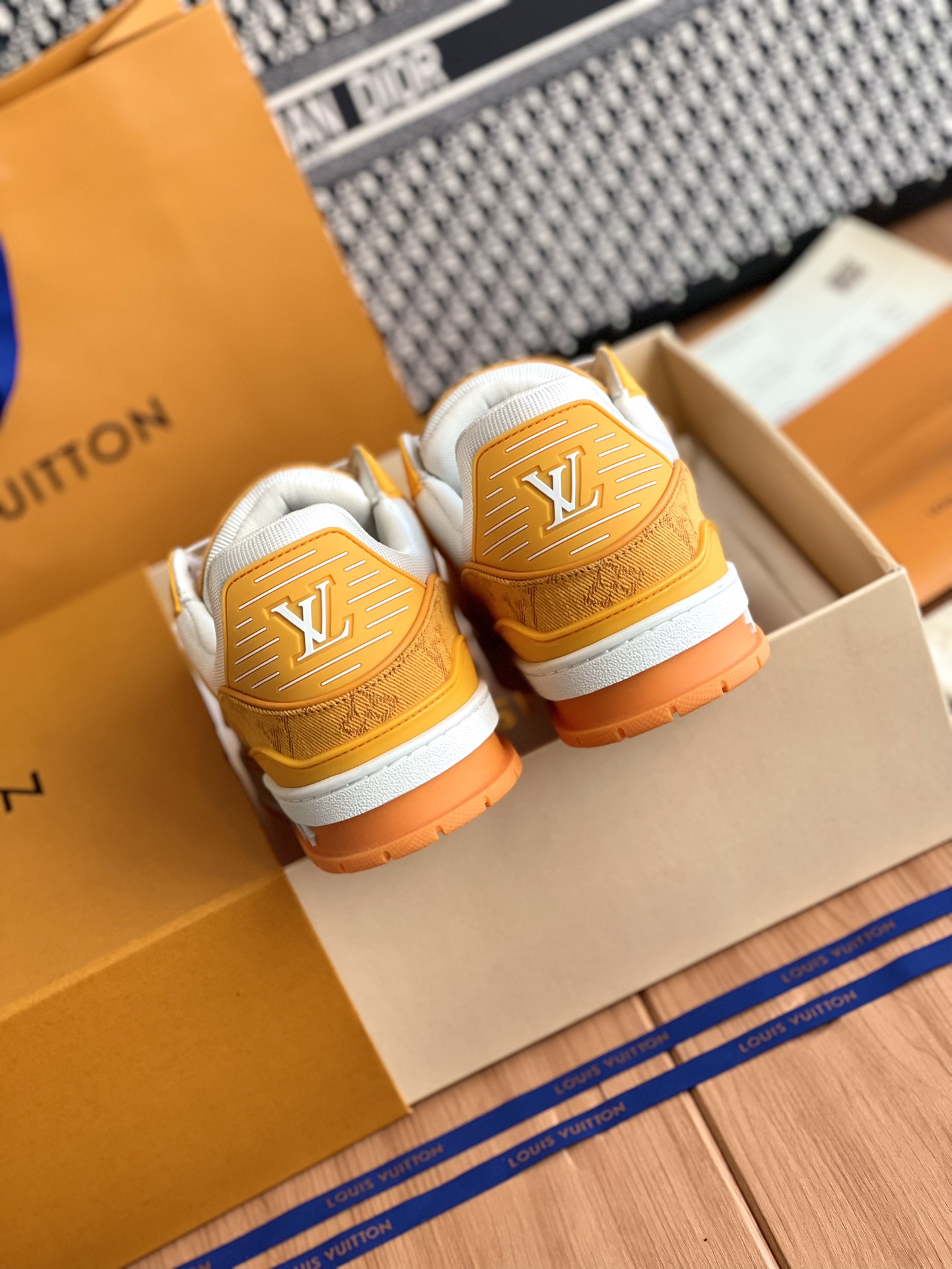 LV原單黃色運動鞋LV Trainer復古百搭潮鞋男女輕盈休閒款｜歐美奢侈品精品推薦