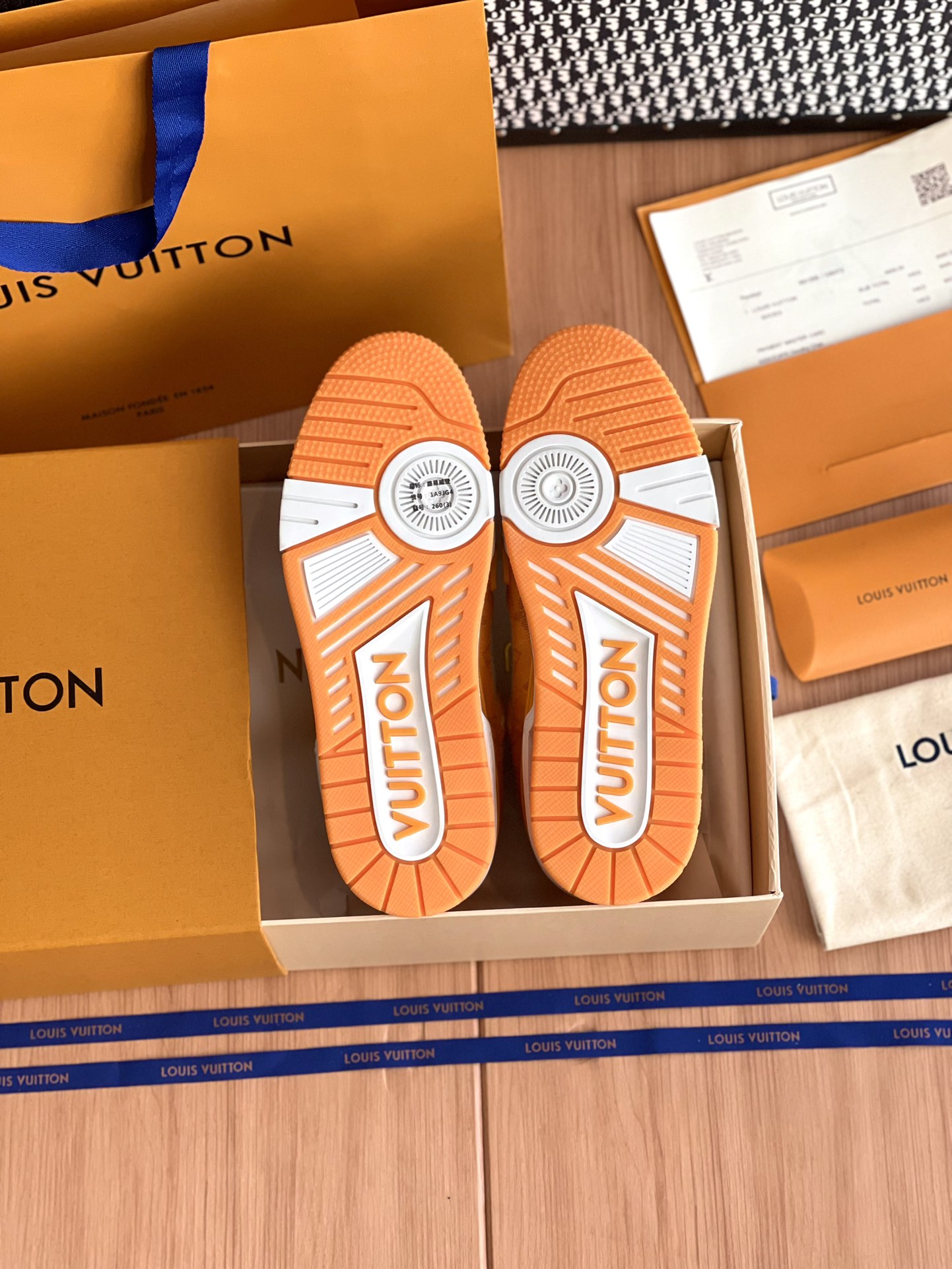 LV原單黃色運動鞋LV Trainer復古百搭潮鞋男女輕盈休閒款|超A仿原單精品圖片 13 LV原單黃色運動鞋LV Trainer復古百搭潮鞋男女輕盈休閒款|歐美奢侈品精品推薦