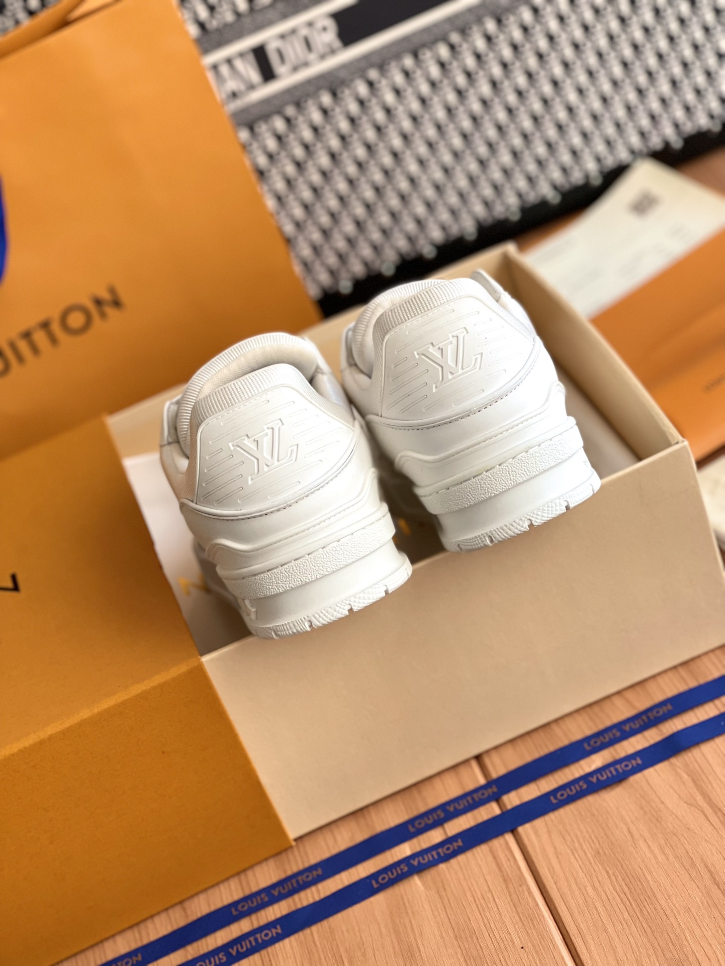 LV高仿全白運動鞋LV Trainer純白時尚休閒百搭潮鞋男女款｜歐美奢侈品精品推薦