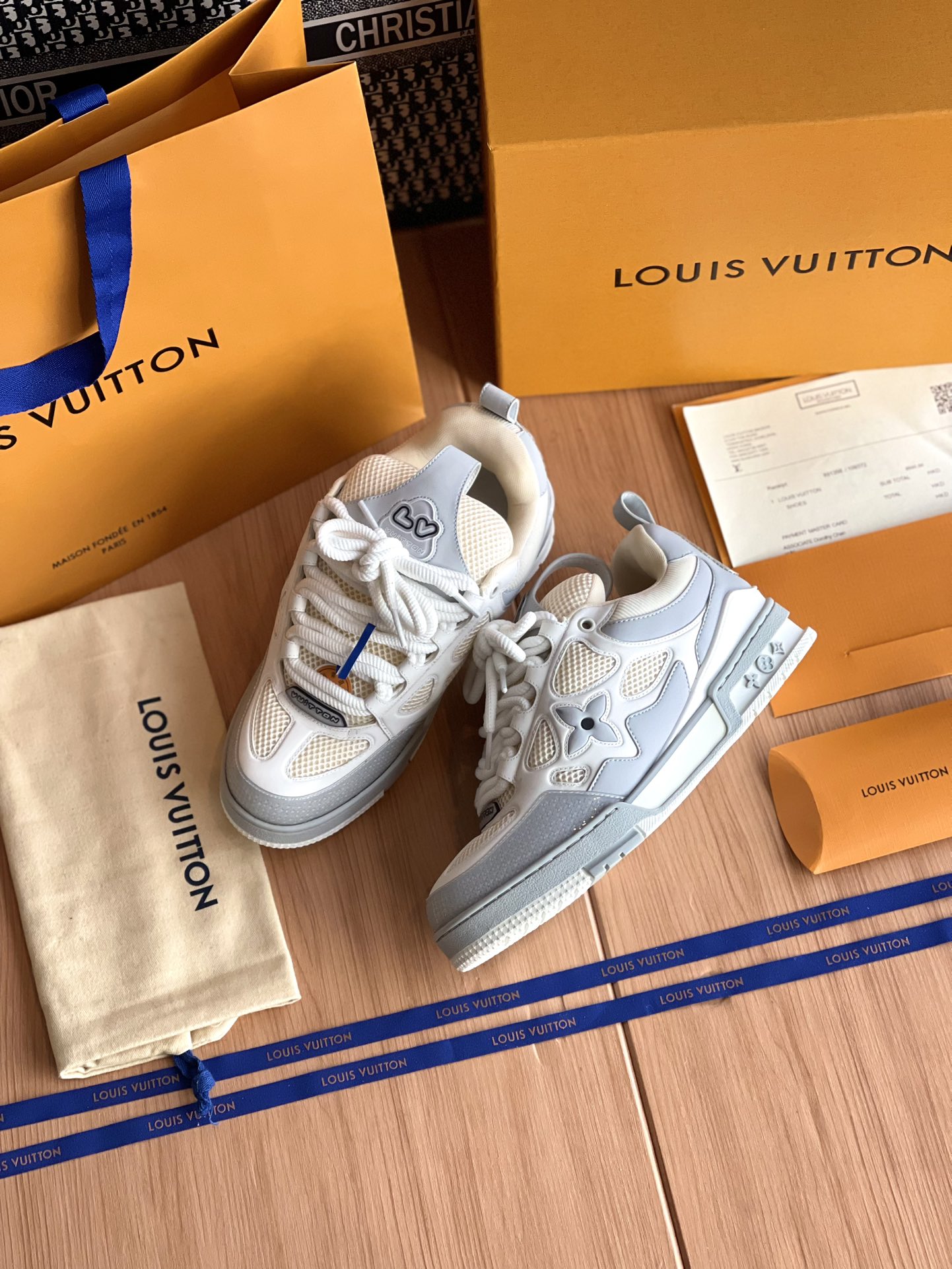 LV 高仿白灰色LV Trainer愛心款運動鞋休閒百搭潮流時尚鞋履｜歐美奢侈品精品推薦