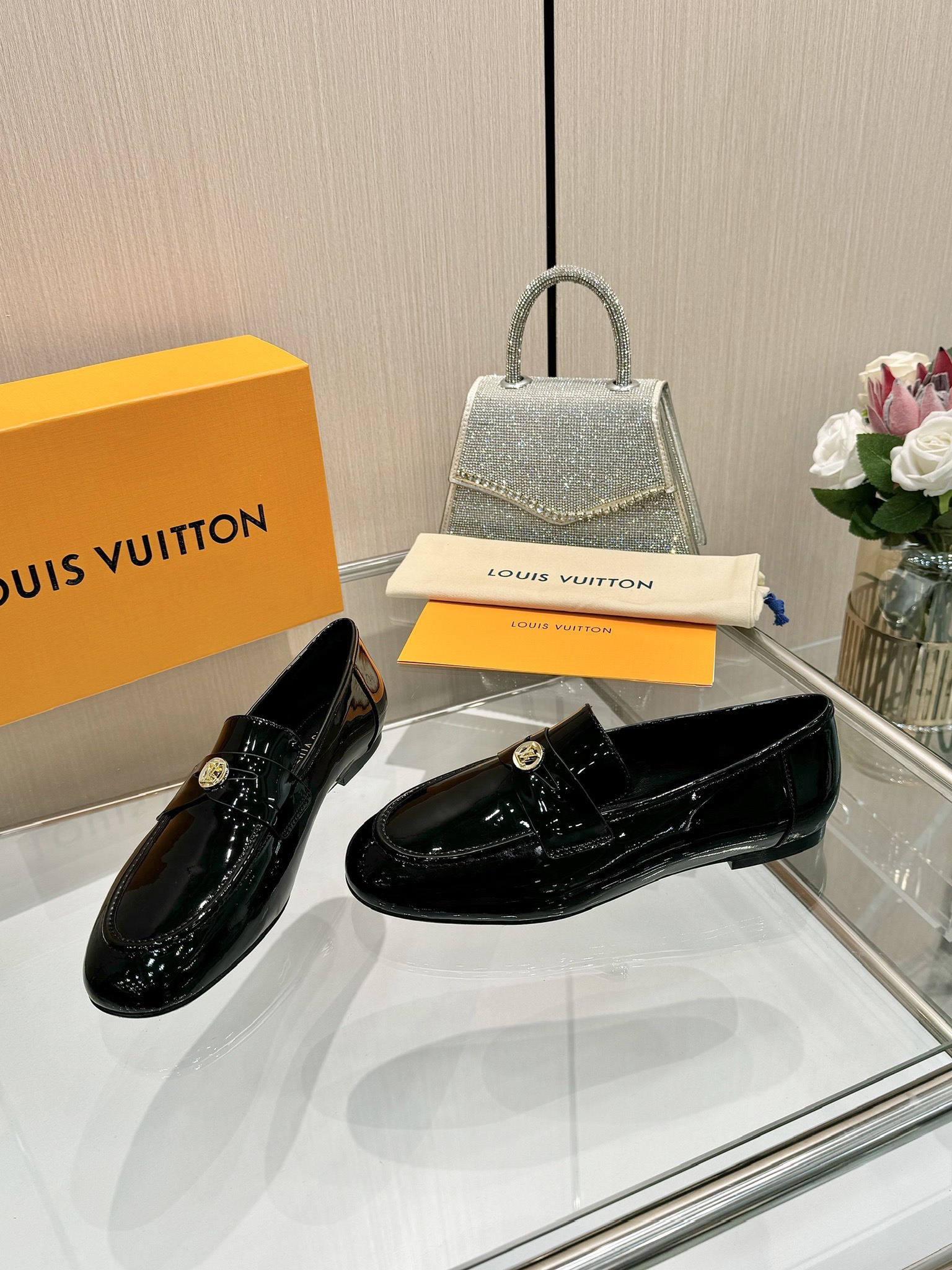 LV 原單 黑色漆皮樂福鞋 女款 百搭優雅通勤鞋｜歐美奢侈品精品推薦