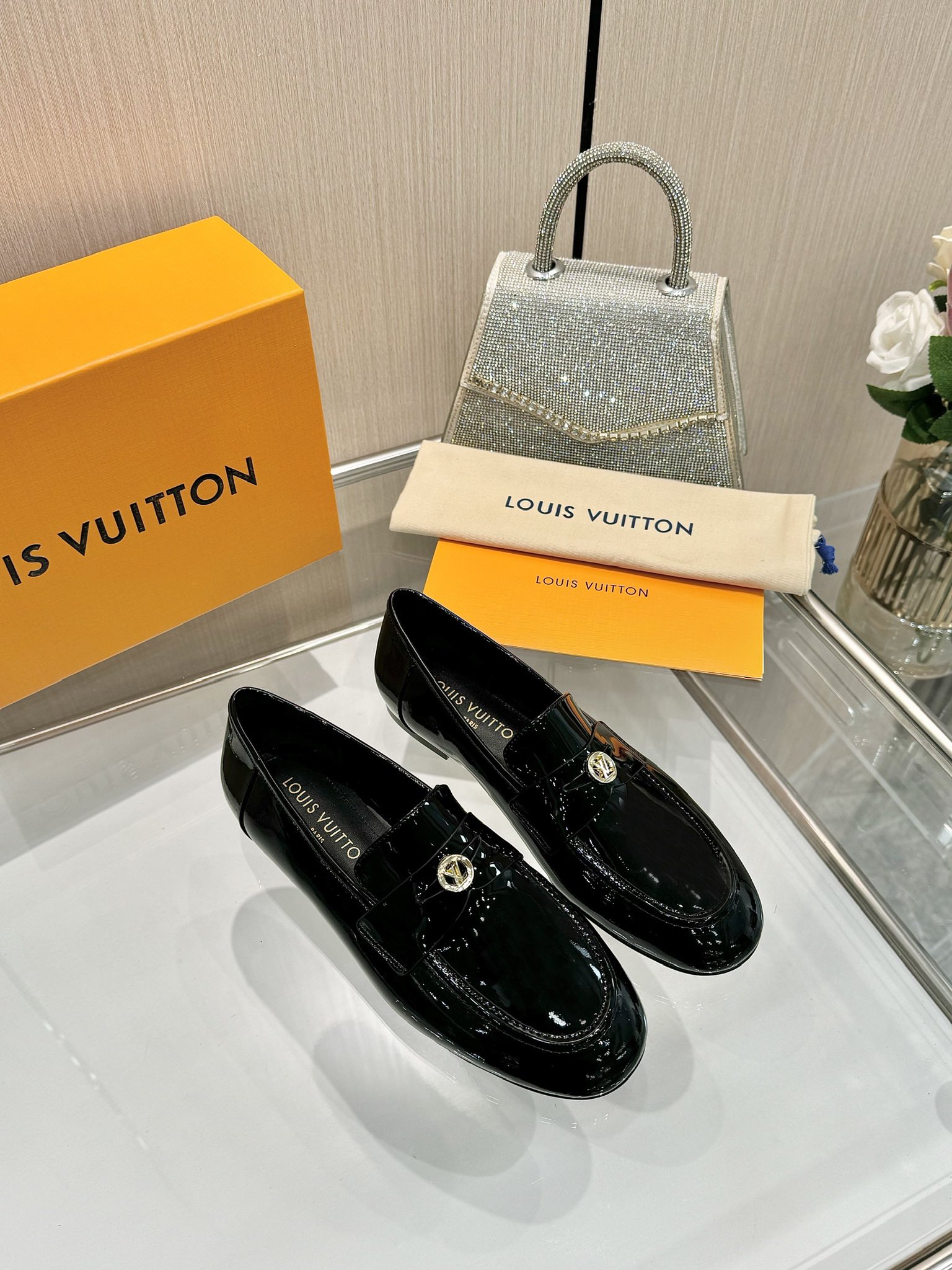 LV 原單 黑色漆皮樂福鞋 女款 百搭優雅通勤鞋｜歐美奢侈品精品推薦