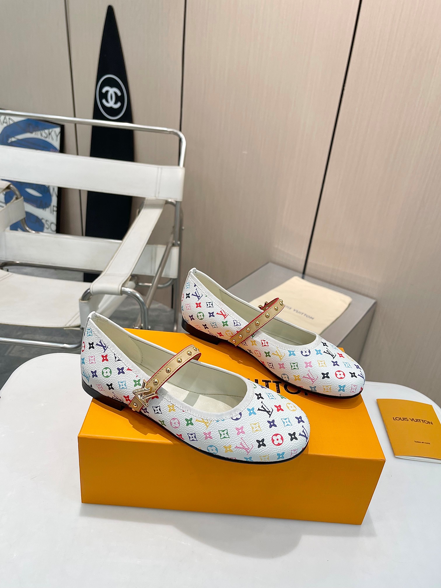 LV 高仿 彩色印花瑪麗珍鞋 女士時尚平底鞋 優雅休閒百搭款｜歐美奢侈品精品推薦