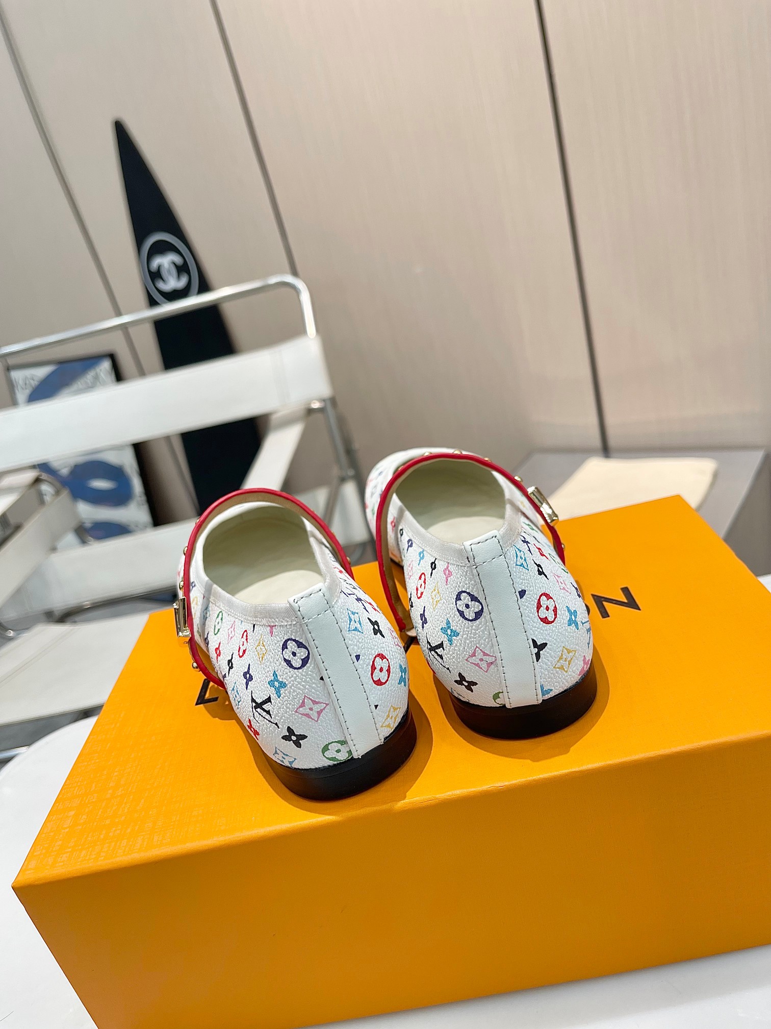 LV 高仿 彩色印花瑪麗珍鞋 女士時尚平底鞋 優雅休閒百搭款｜歐美奢侈品精品推薦