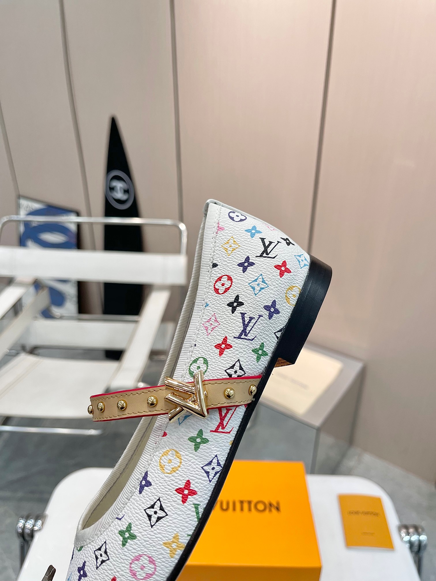 LV 高仿 彩色印花瑪麗珍鞋 女士時尚平底鞋 優雅休閒百搭款｜歐美奢侈品精品推薦