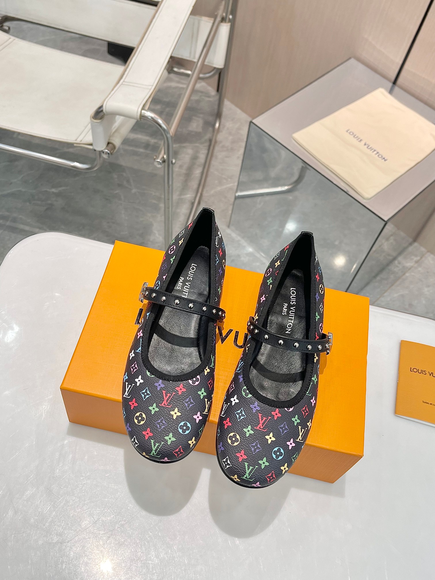 LV 一比一 黑色彩色印花瑪麗珍鞋 女士平底鞋 百搭復古風｜歐美奢侈品精品推薦