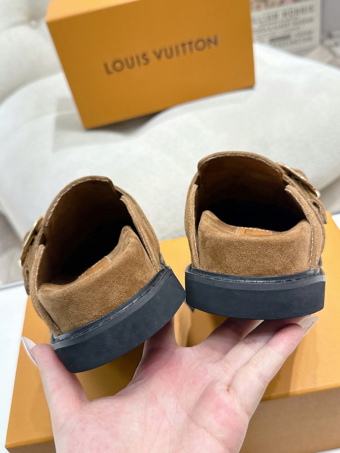 LV 一比一 麂皮穆勒鞋 女士平底休閒鞋 百搭舒適款｜歐美奢侈品精品推薦