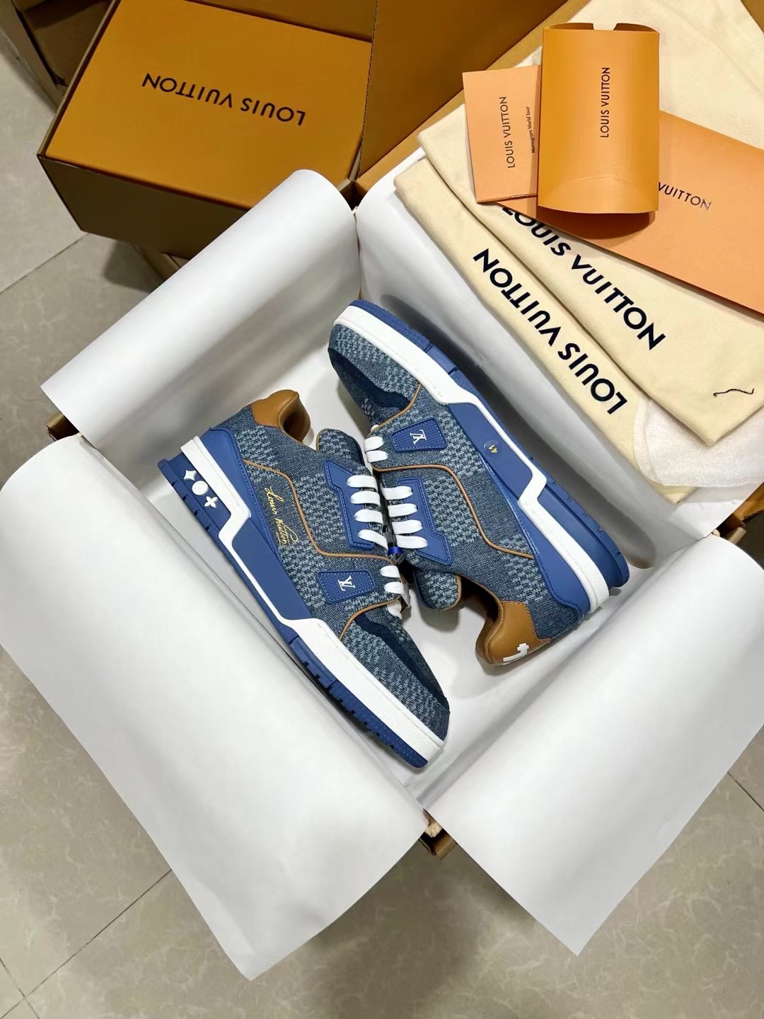 LV 高仿牛仔拼接運動鞋潮流街頭穿搭必備｜歐美奢侈品精品推薦