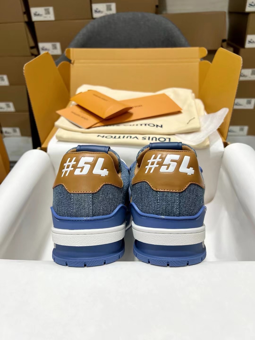 LV 高仿牛仔拼接運動鞋潮流街頭穿搭必備｜歐美奢侈品精品推薦