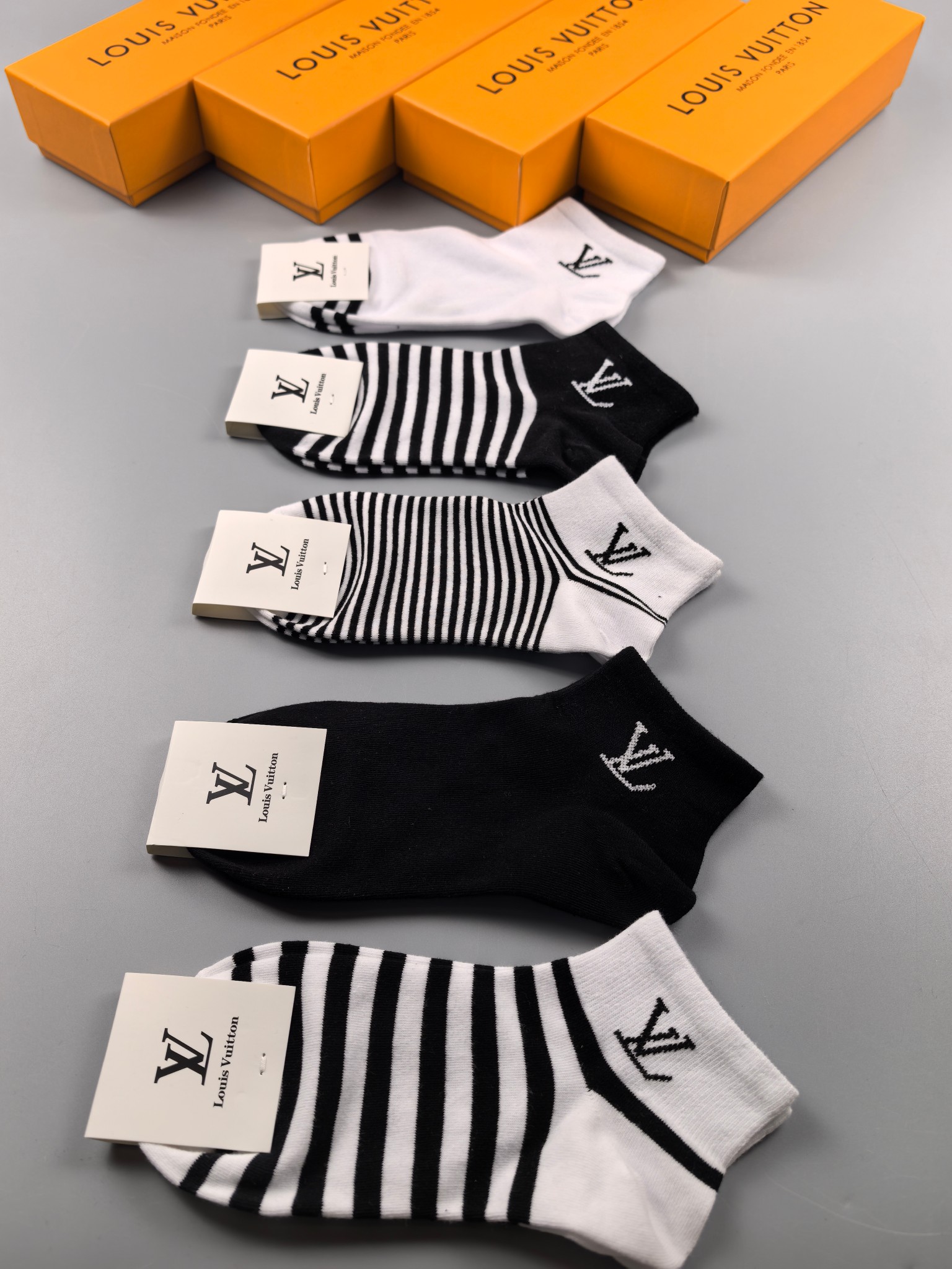 LV高仿短襪禮盒組條紋拼色款 夏季通勤百搭舒適推薦｜歐美奢侈品精品推薦
