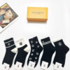LV精品仿製中筒襪五雙組禮盒 老花元素拼接款 百搭男女皆宜|超A仿原單精品圖片 2 LV精品仿製中筒襪五雙組禮盒 老花元素拼接款 百搭男女皆宜|歐美奢侈品精品推薦