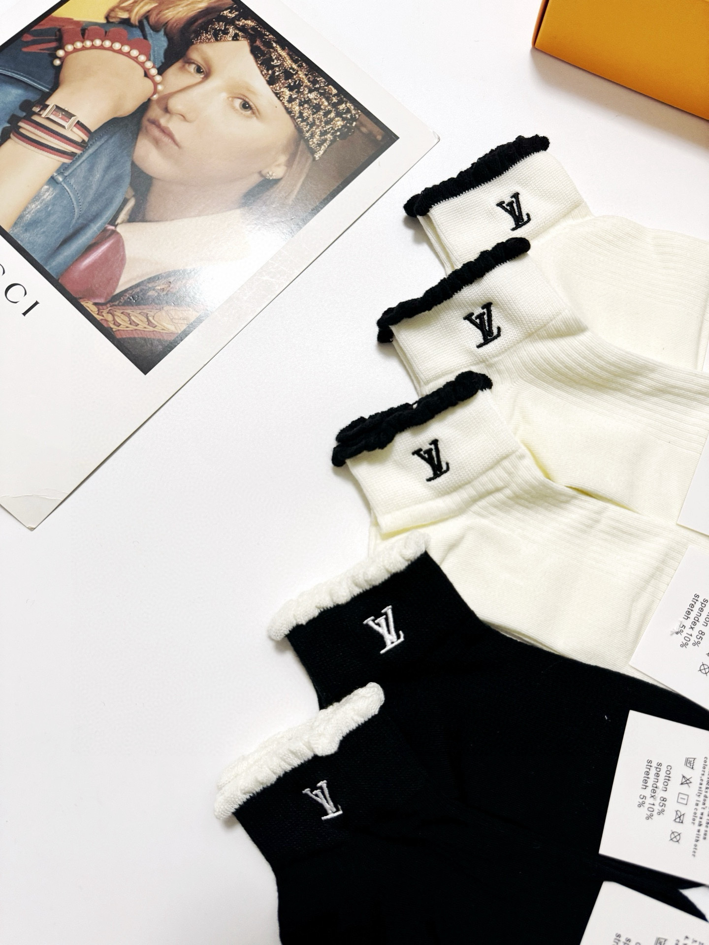 LV高仿女款中筒襪五雙禮盒組 優雅捲邊刺繡設計推薦｜歐美奢侈品精品推薦