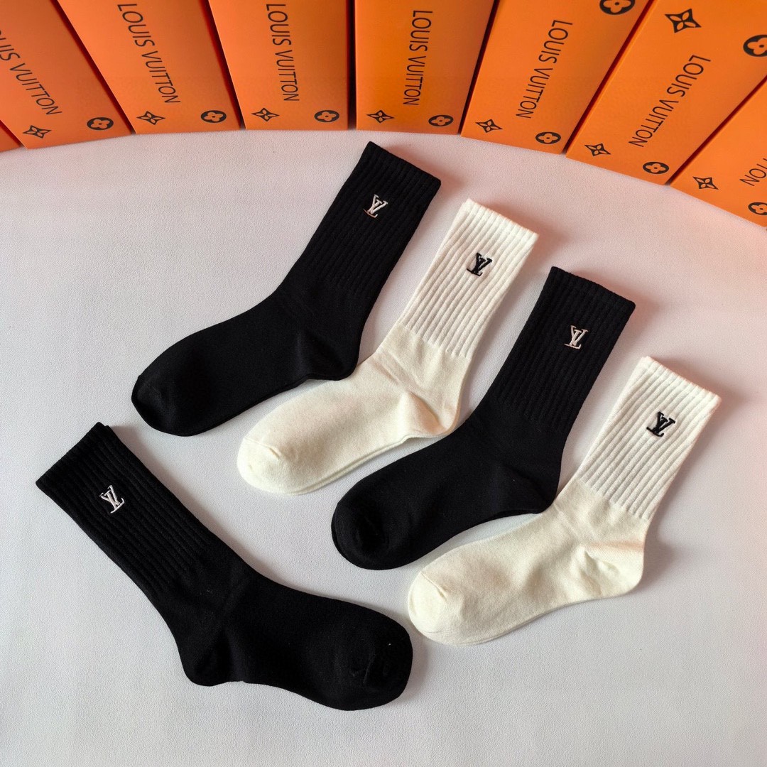 LV高仿長筒襪黑白組合五雙禮盒 經典刺繡百搭男士款｜歐美奢侈品精品推薦