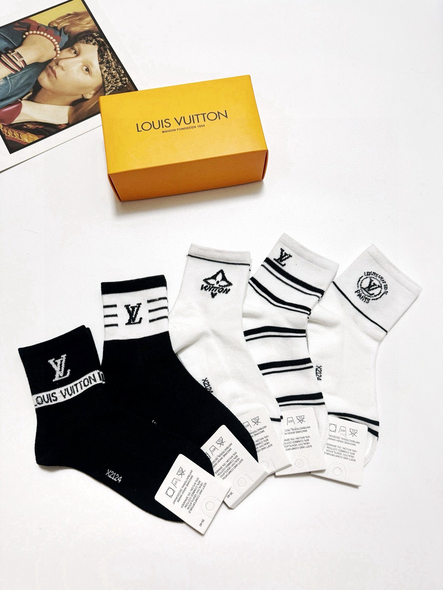 LV高仿運動中筒襪五雙禮盒組 字樣條紋設計質感實穿推薦｜歐美奢侈品精品推薦