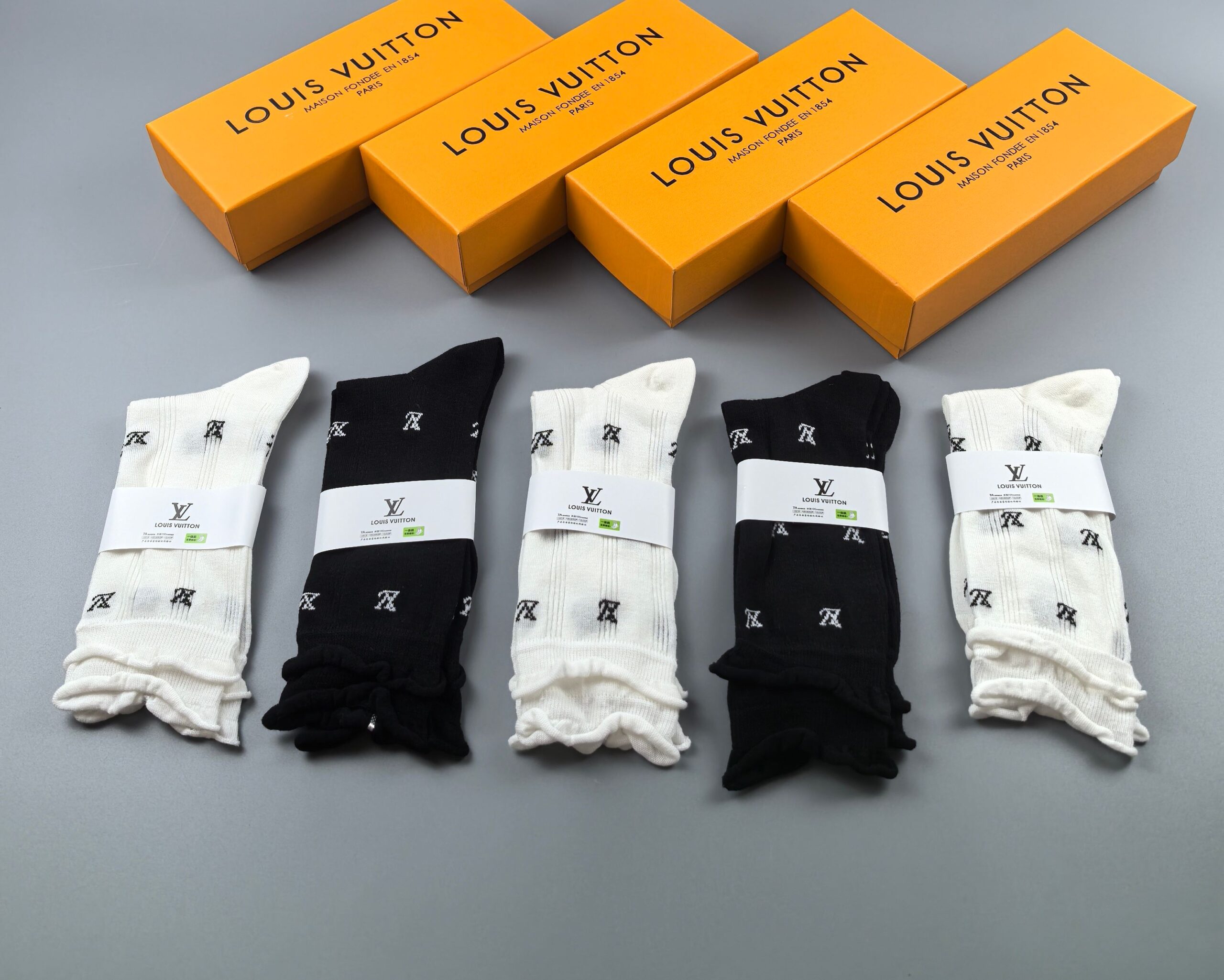 LV一比一長筒襪經典老花圖紋六雙組 黑白撞色設計質感穿搭｜歐美奢侈品精品推薦