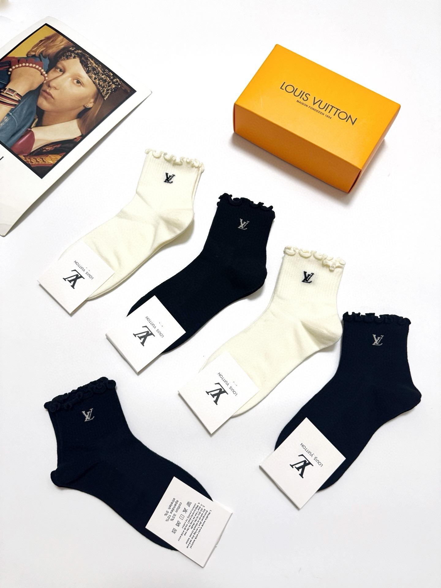 LV A貨膚色滿版絲襪老花圖樣 顯白顯瘦透膚設計春夏穿搭必備|超A仿原單精品圖片 14 LV A貨膚色滿版絲襪老花圖樣 顯白顯瘦透膚設計春夏穿搭必備|歐美奢侈品精品推薦