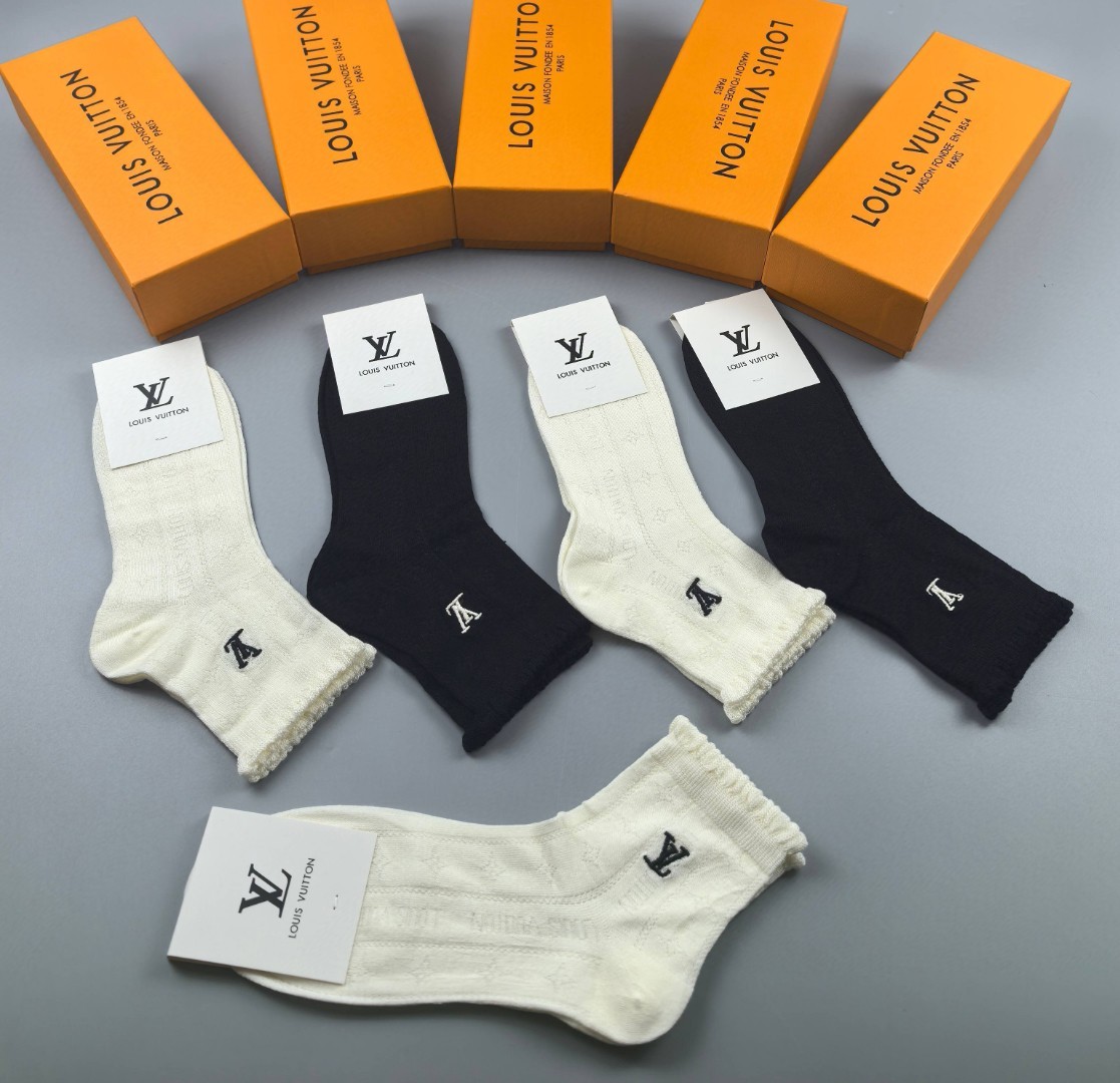 LV A貨中筒襪五雙組禮盒 蕾絲鏤空編織設計 黑白百搭輕柔質感｜歐美奢侈品精品推薦