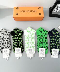 LV高仿款滿版LOGO短襪5雙裝 運動風百搭潮襪 男女皆宜 現貨供應