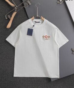 LV高仿白色T恤Love Victory主題刺繡設計百搭潮品