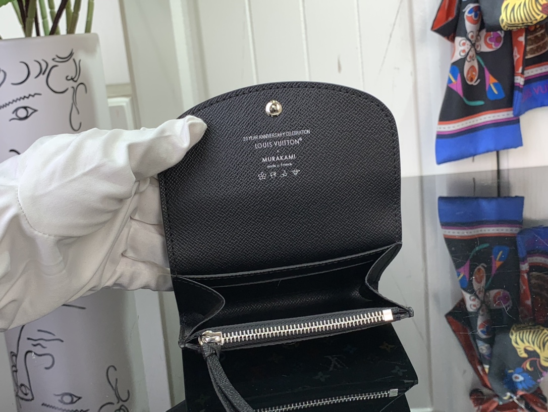 LV 精品仿製卡包黑色多彩短夾 時尚按扣設計｜歐美奢侈品精品推薦