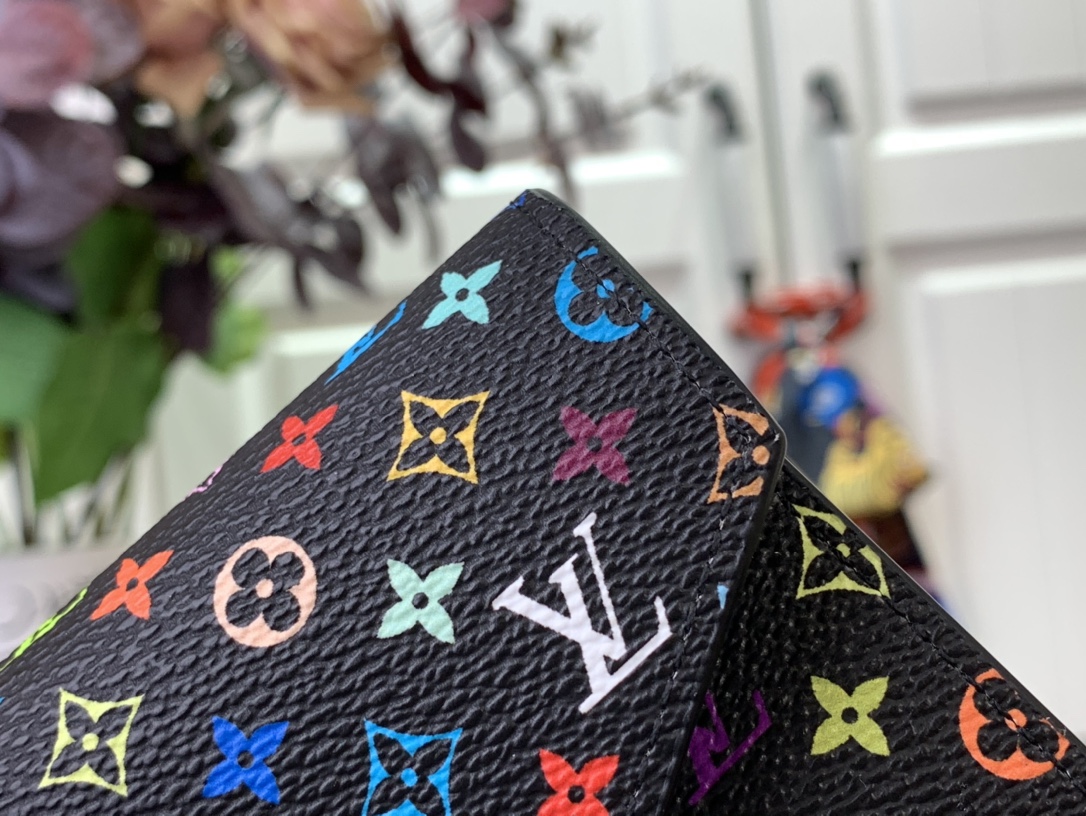 LV 高仿三角翻蓋卡包 黑色多彩短夾 時尚配件｜歐美奢侈品精品推薦