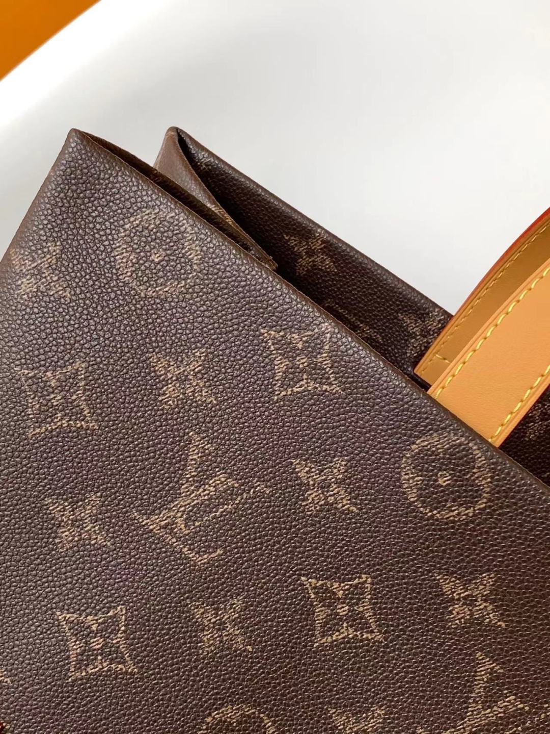 LV高仿紅色運動鞋LV Trainer紅白配色時尚百搭男女款潮鞋推薦｜歐美奢侈品精品推薦