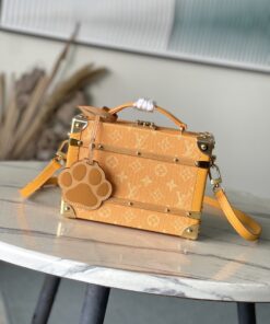 LV 精品仿製PETIT MALLE箱型包 M12458 橘色限量款萌趣吊飾