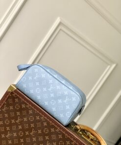 LV高仿M14125化妝包水藍老花壓紋大容量旅行款